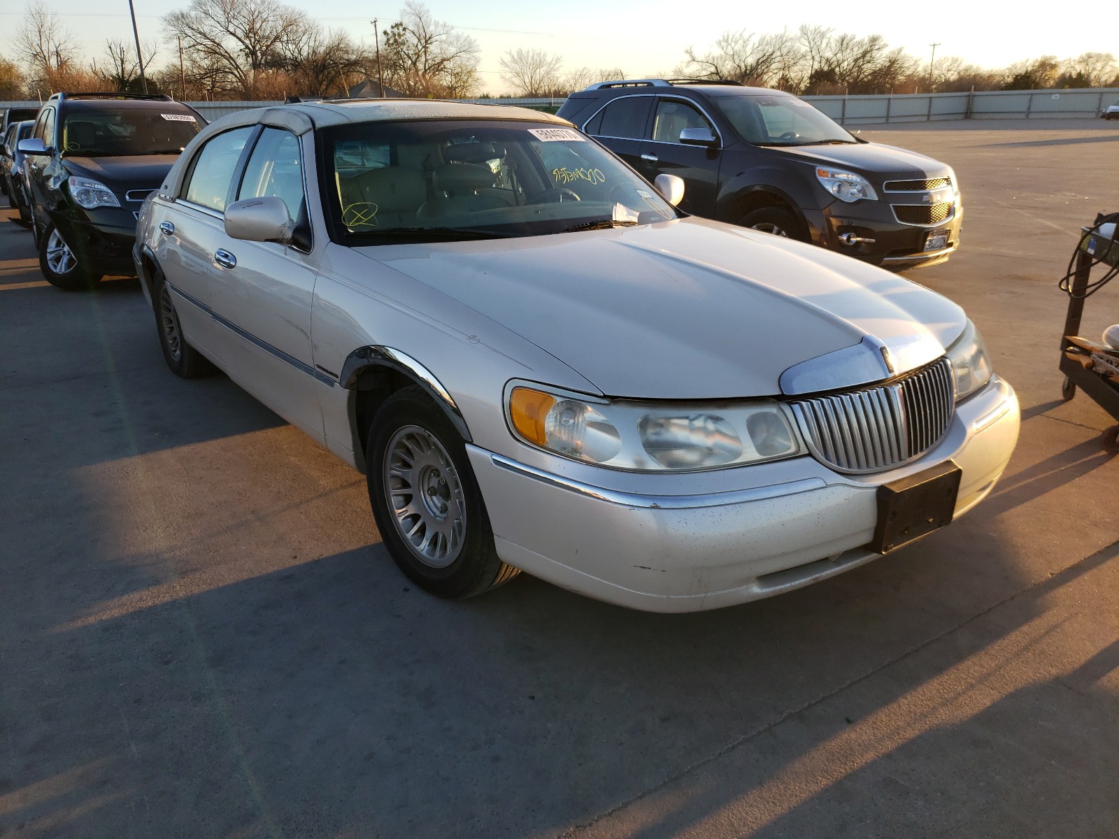 LINCOLN TOWN CAR C 2001 1lnhm83w91y609866