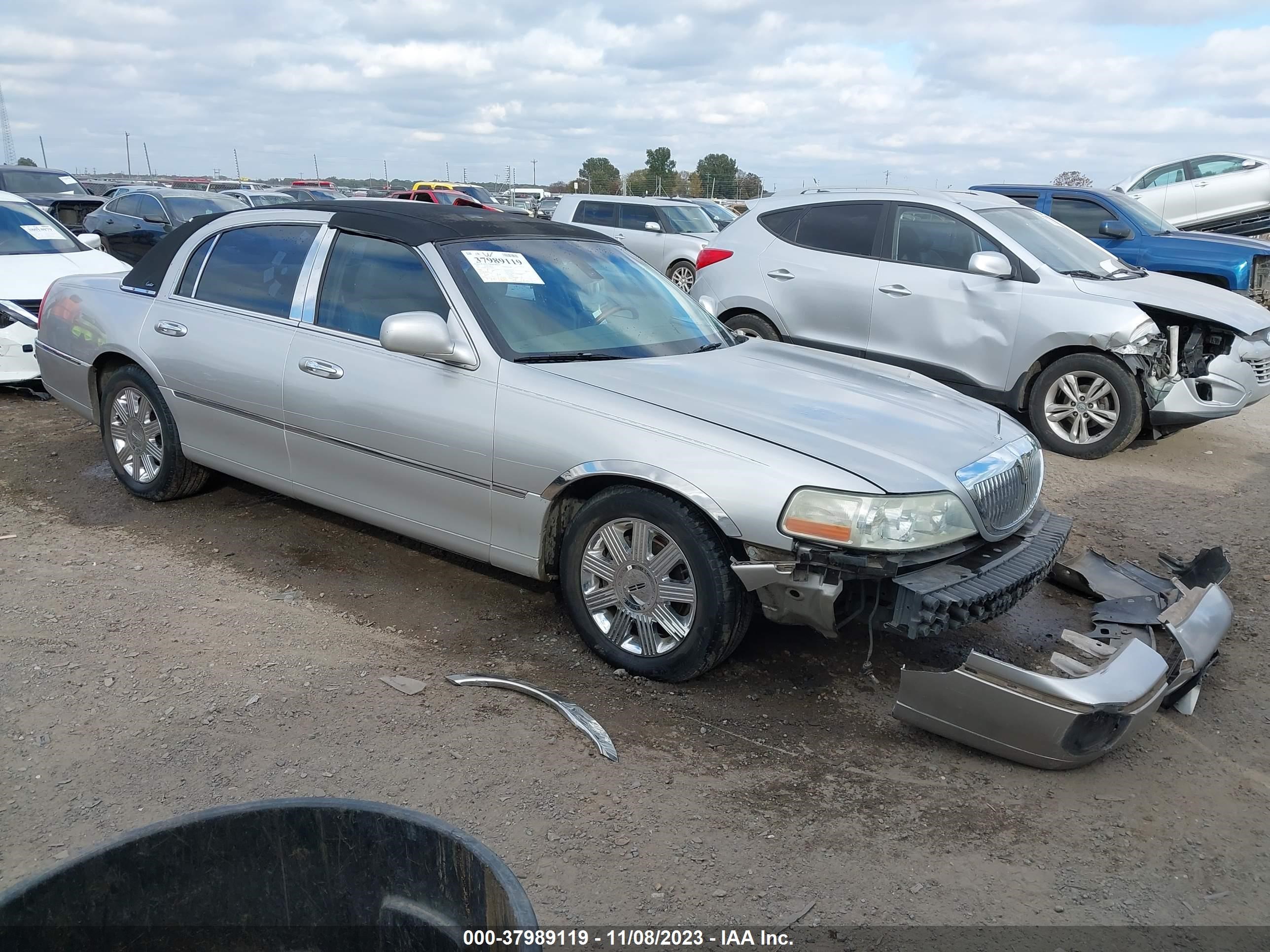 LINCOLN TOWN CAR 2003 1lnhm83w93y706925