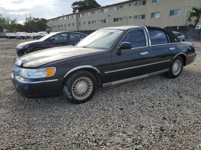 LINCOLN TOWN CAR C 2002 1lnhm83wx2y644398