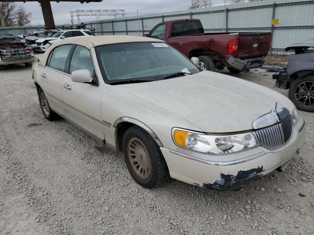 LINCOLN TOWN CAR C 2002 1lnhm83wx2y666448