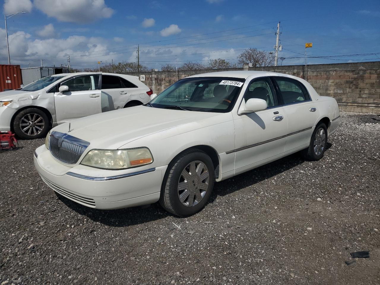 LINCOLN TOWN CAR 2004 1lnhm83wx4y687089