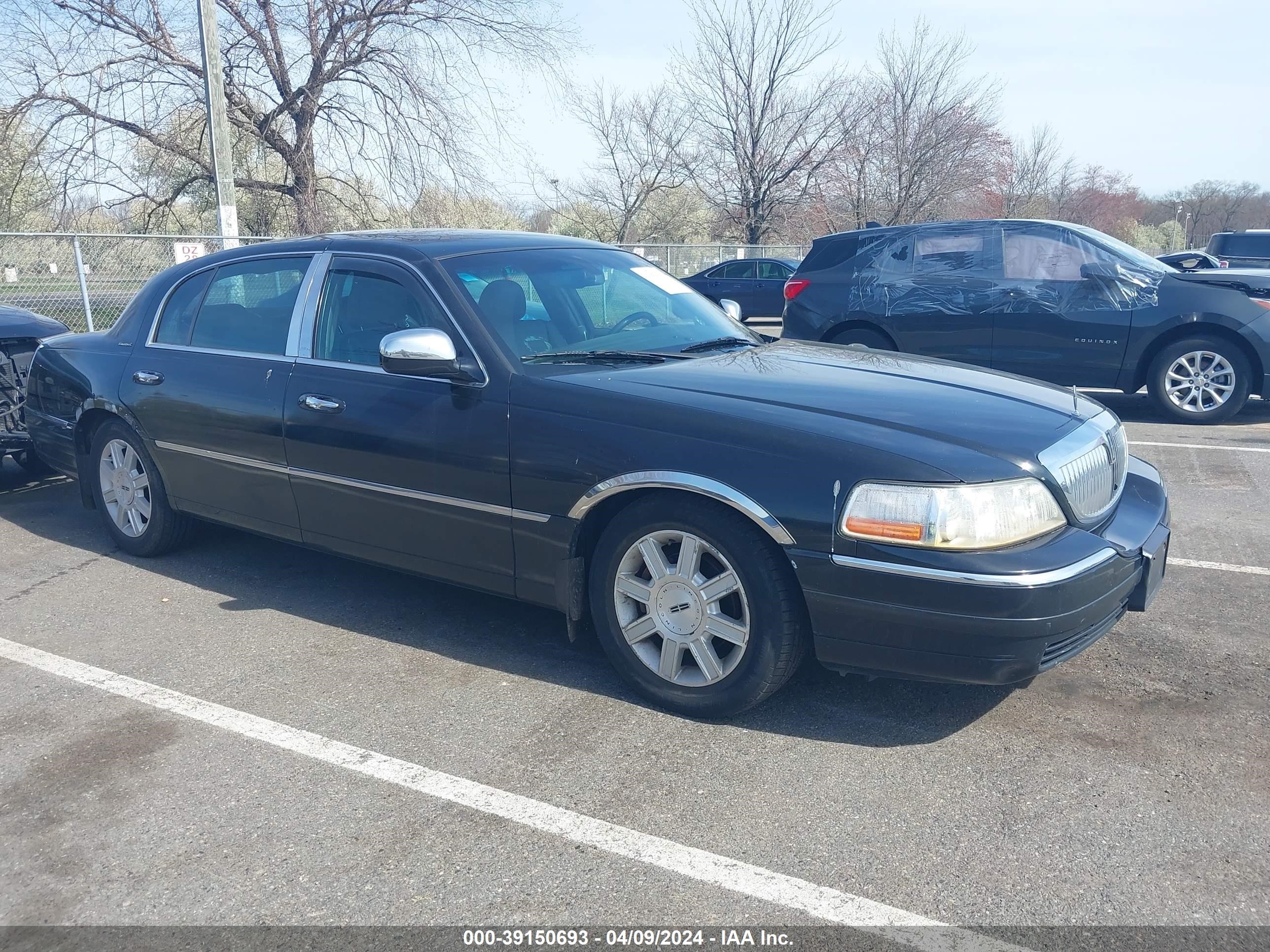 LINCOLN TOWN CAR 2007 1lnhm84w67y626132