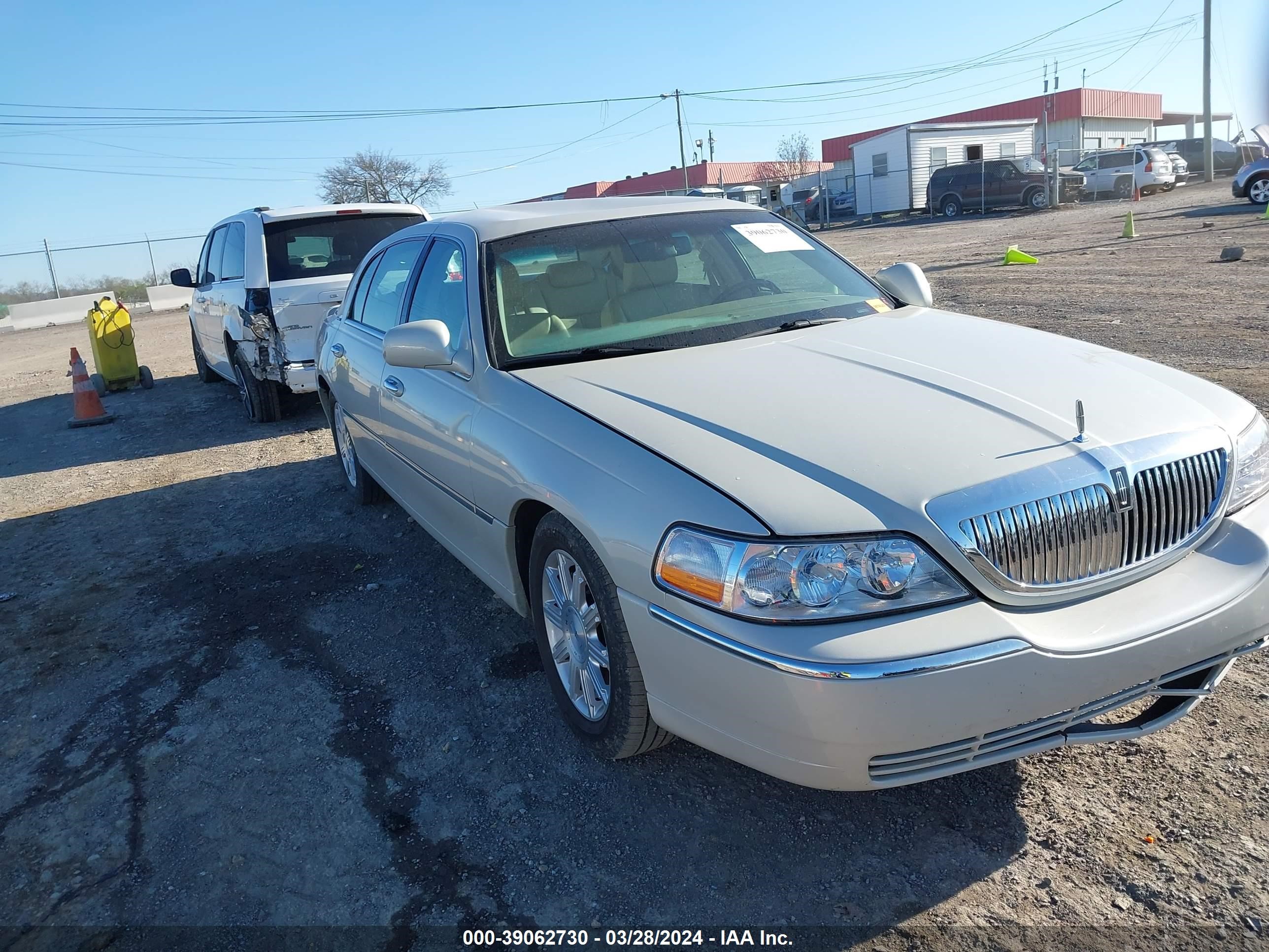 LINCOLN TOWN CAR 2006 1lnhm85vx6y624193