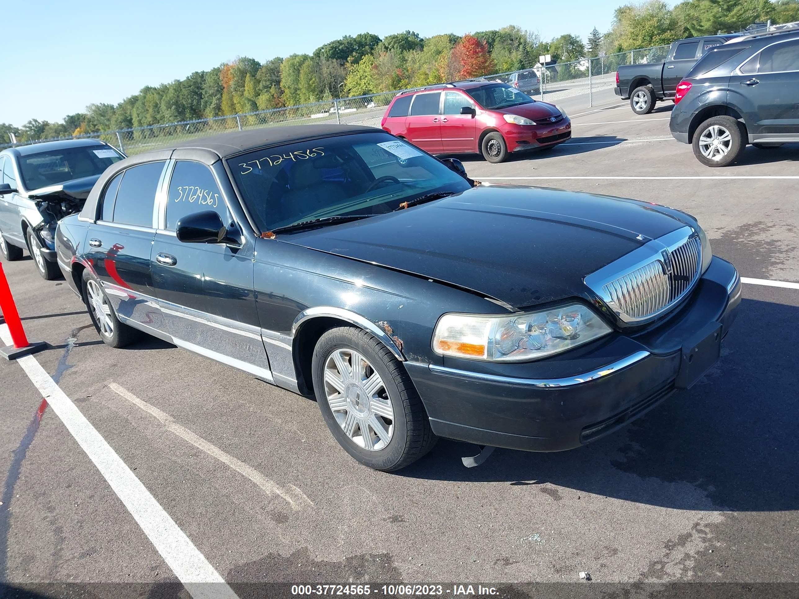 LINCOLN TOWN CAR 2003 1lnhm85w43y674365