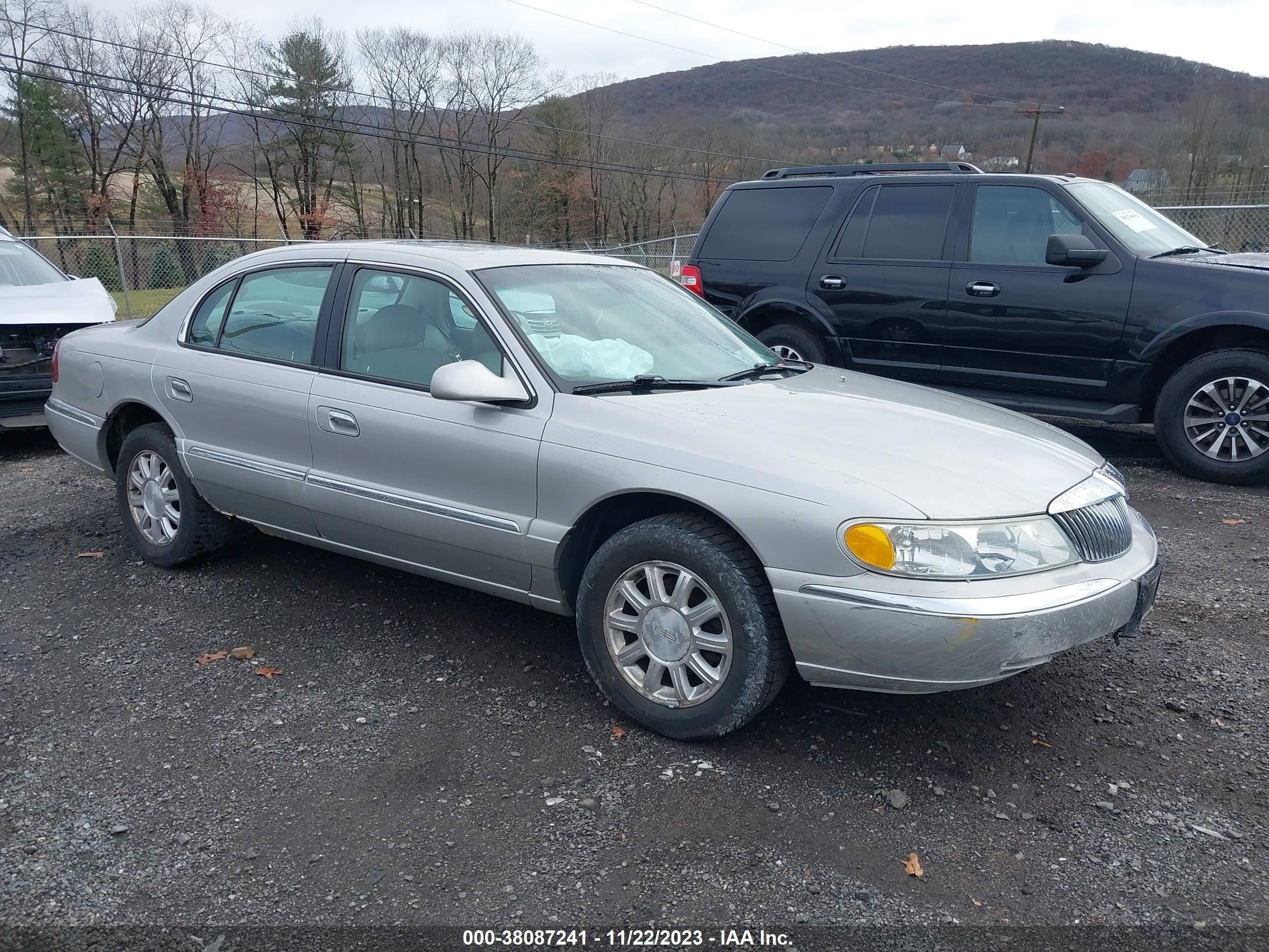 LINCOLN CONTINENTAL 2002 1lnhm97v12y680875