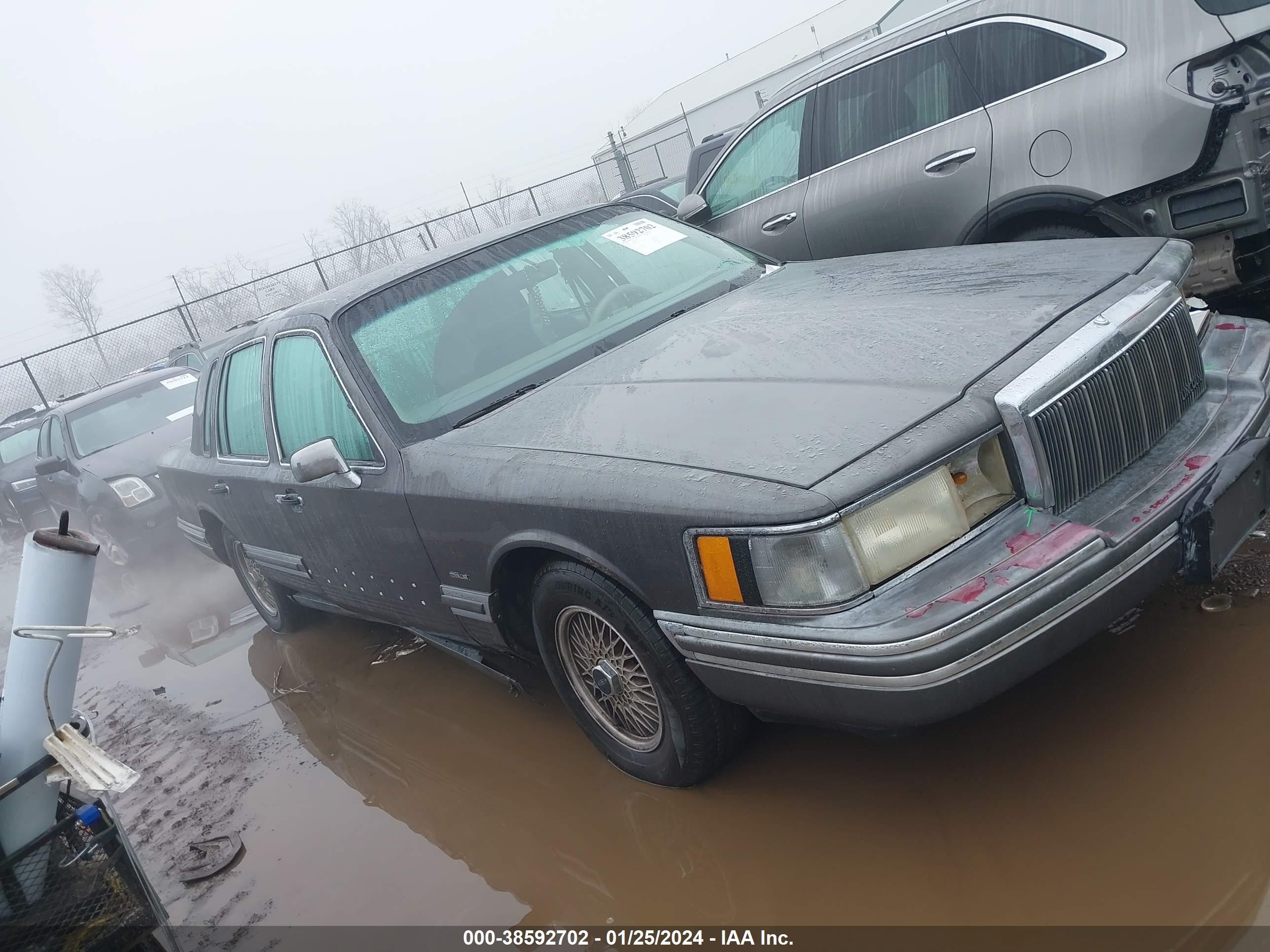 LINCOLN TOWN CAR 1992 1lnlm81w3ny756770