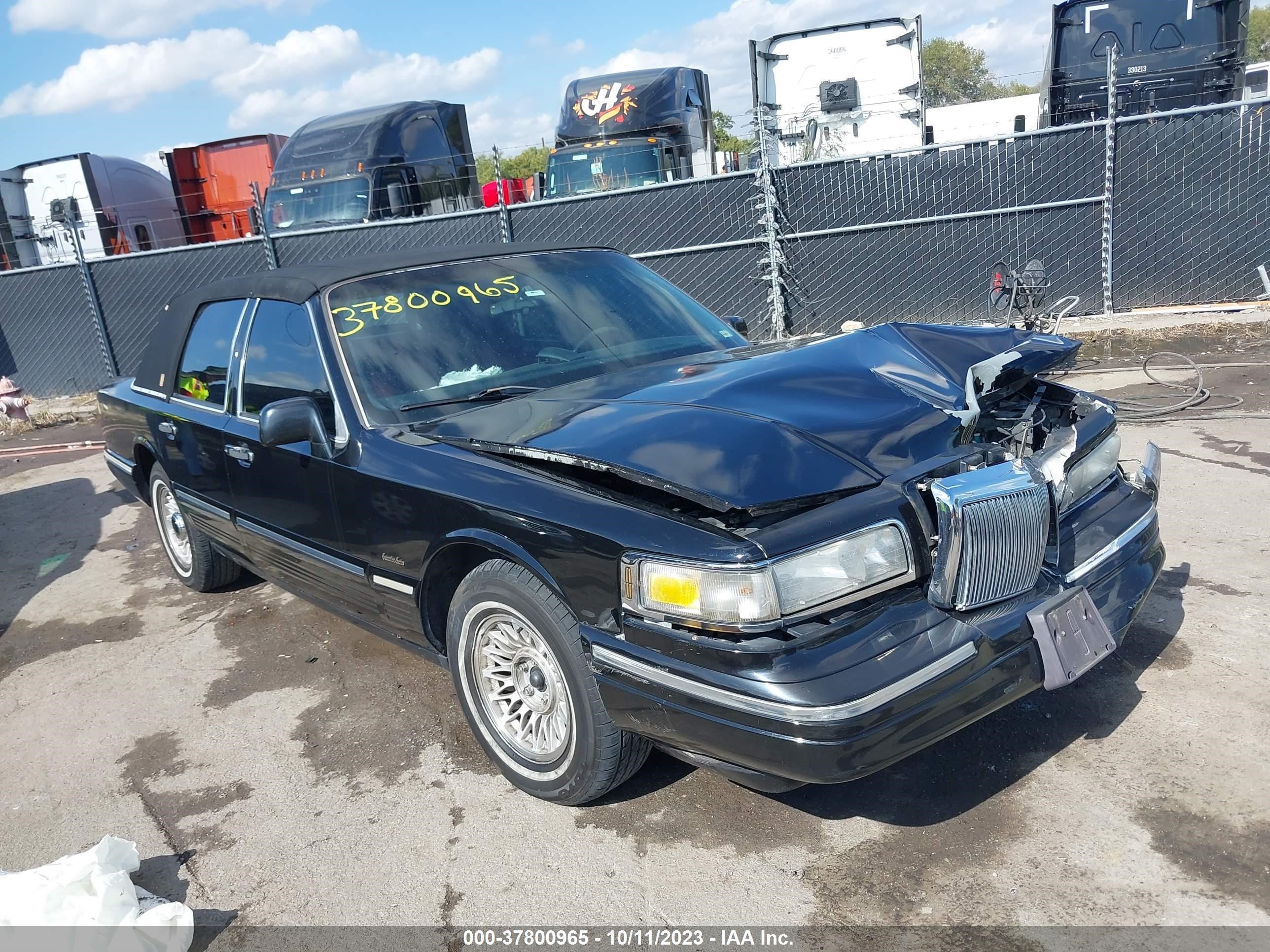 LINCOLN TOWN CAR 1997 1lnlm81w5vy724998