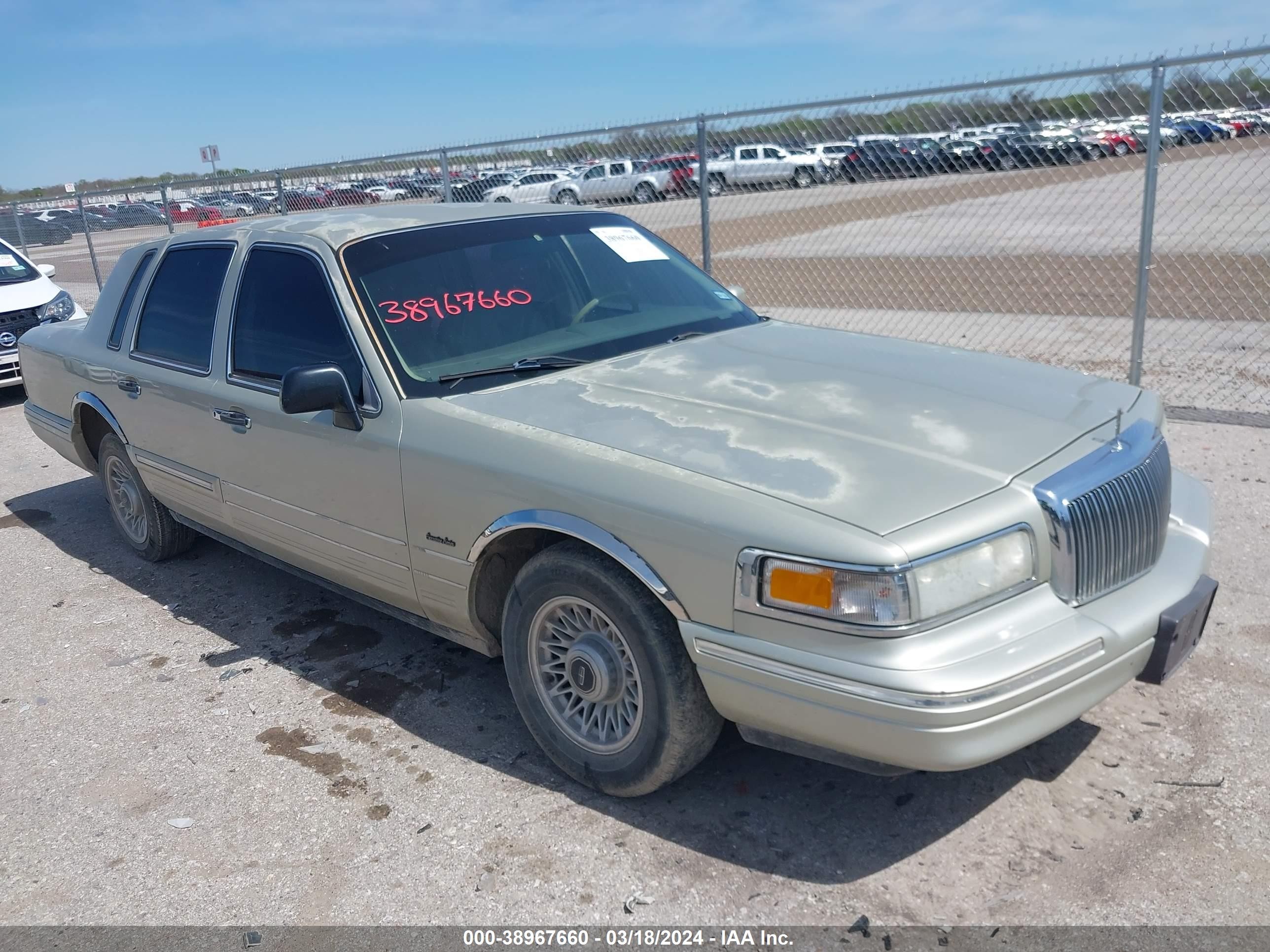 LINCOLN TOWN CAR 1997 1lnlm81w7vy640083