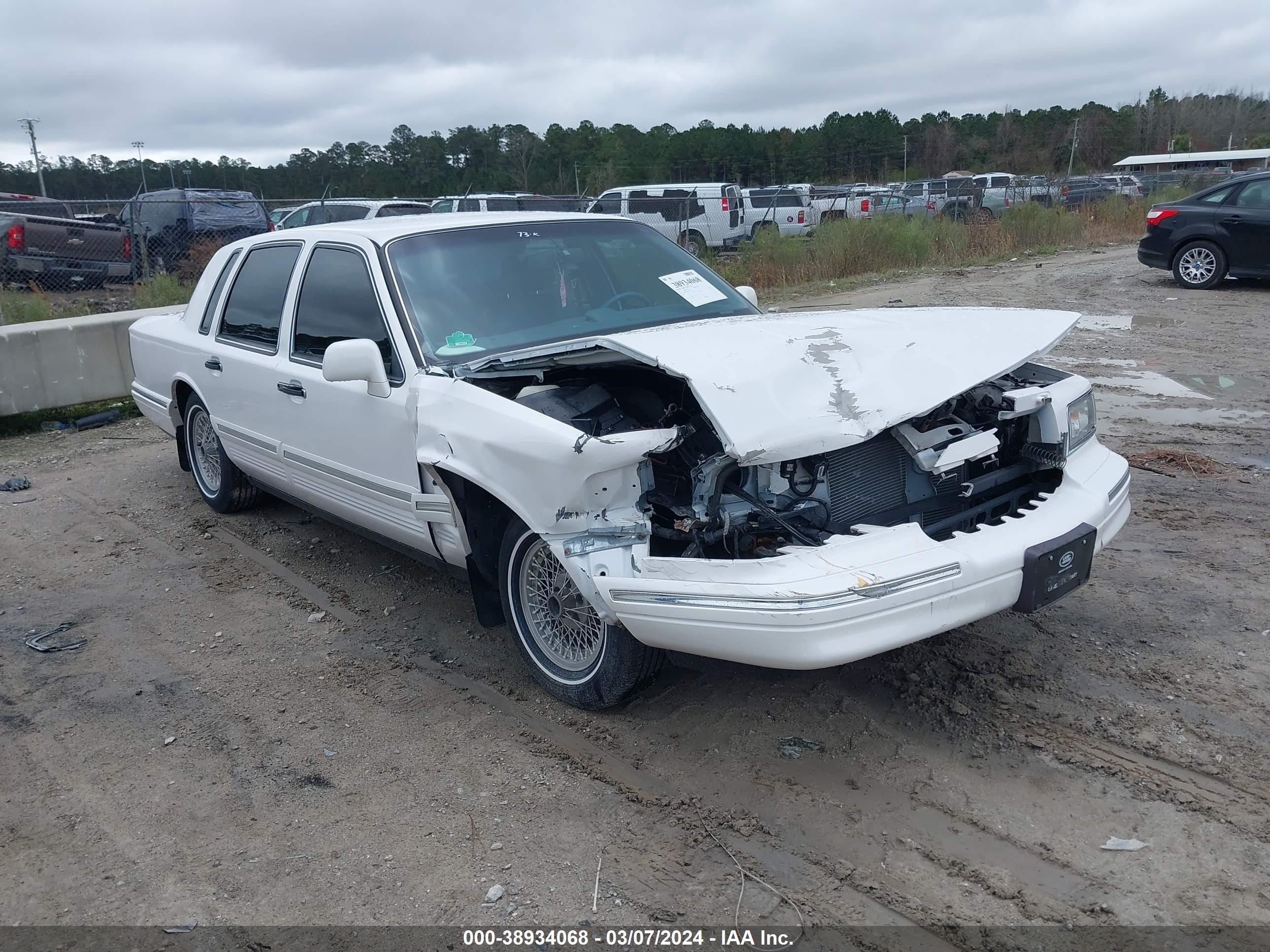 LINCOLN TOWN CAR 1997 1lnlm81w7vy645588