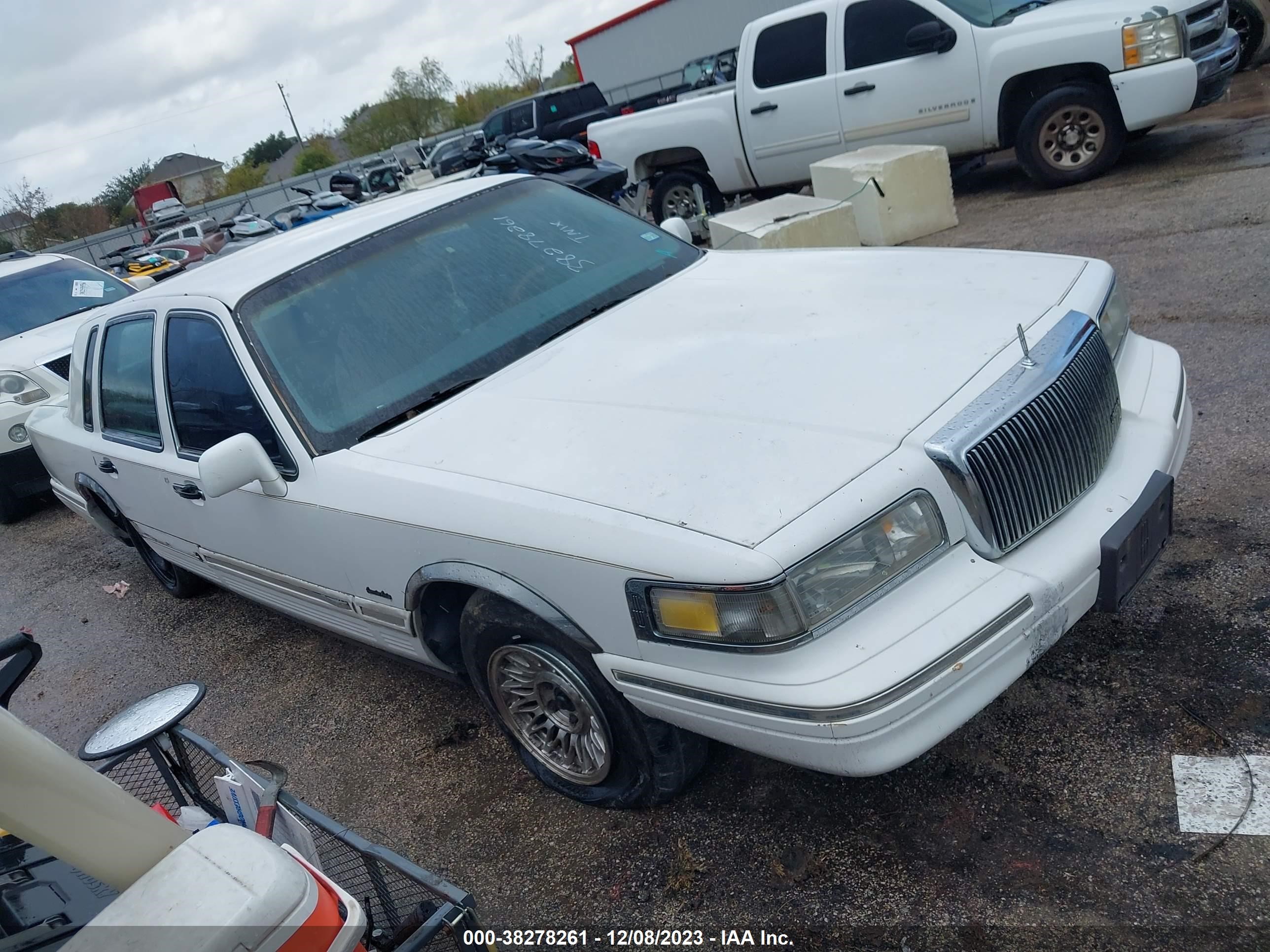 LINCOLN TOWN CAR 1997 1lnlm81w7vy736294