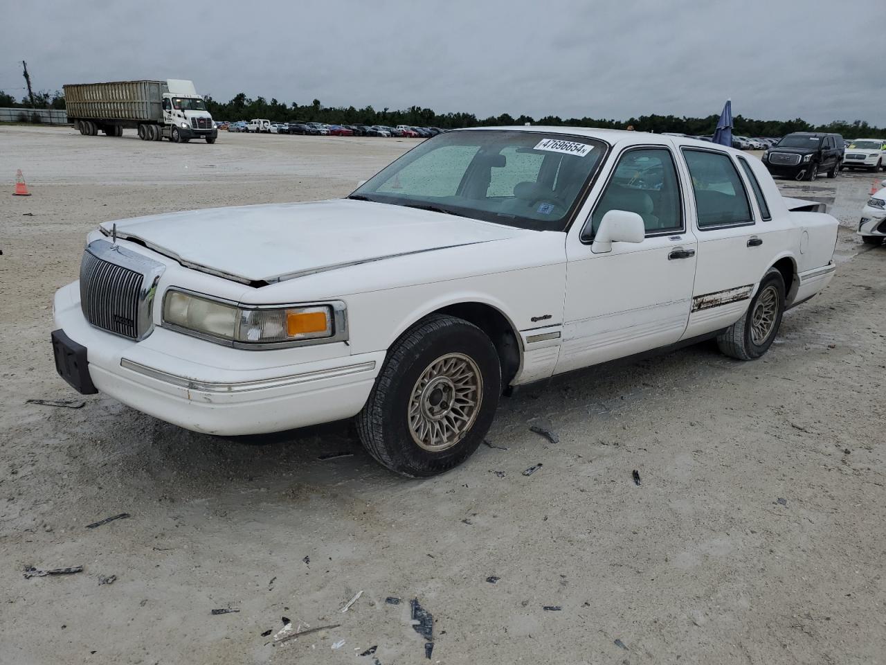 LINCOLN TOWN CAR 1997 1lnlm82w0vy631188