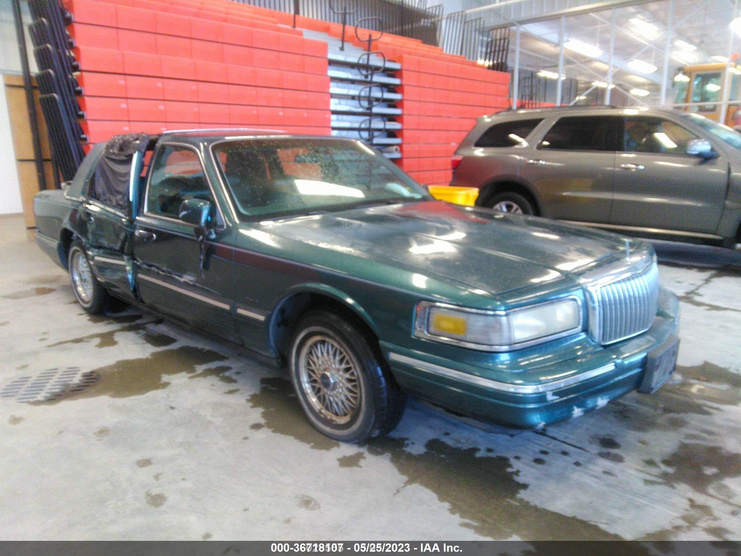 LINCOLN TOWN CAR 1995 1lnlm82w3sy670823