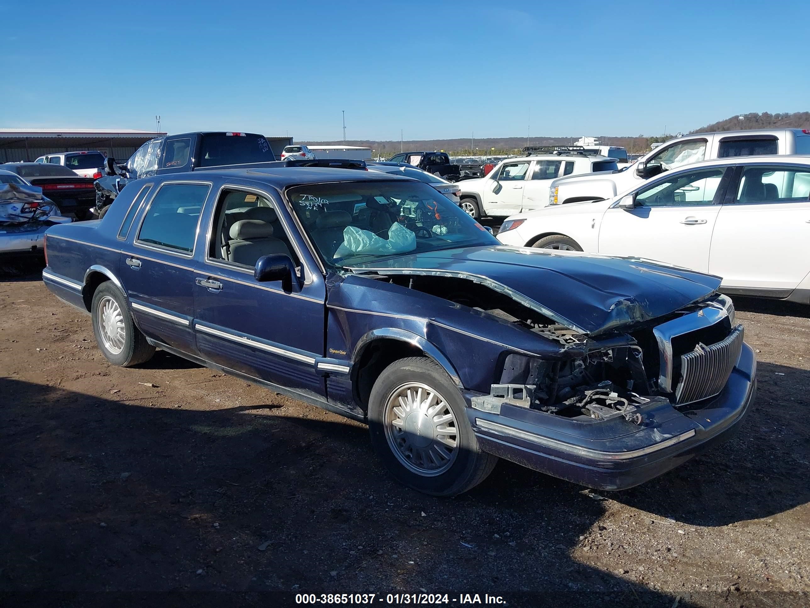 LINCOLN TOWN CAR 1997 1lnlm82w3vy604079