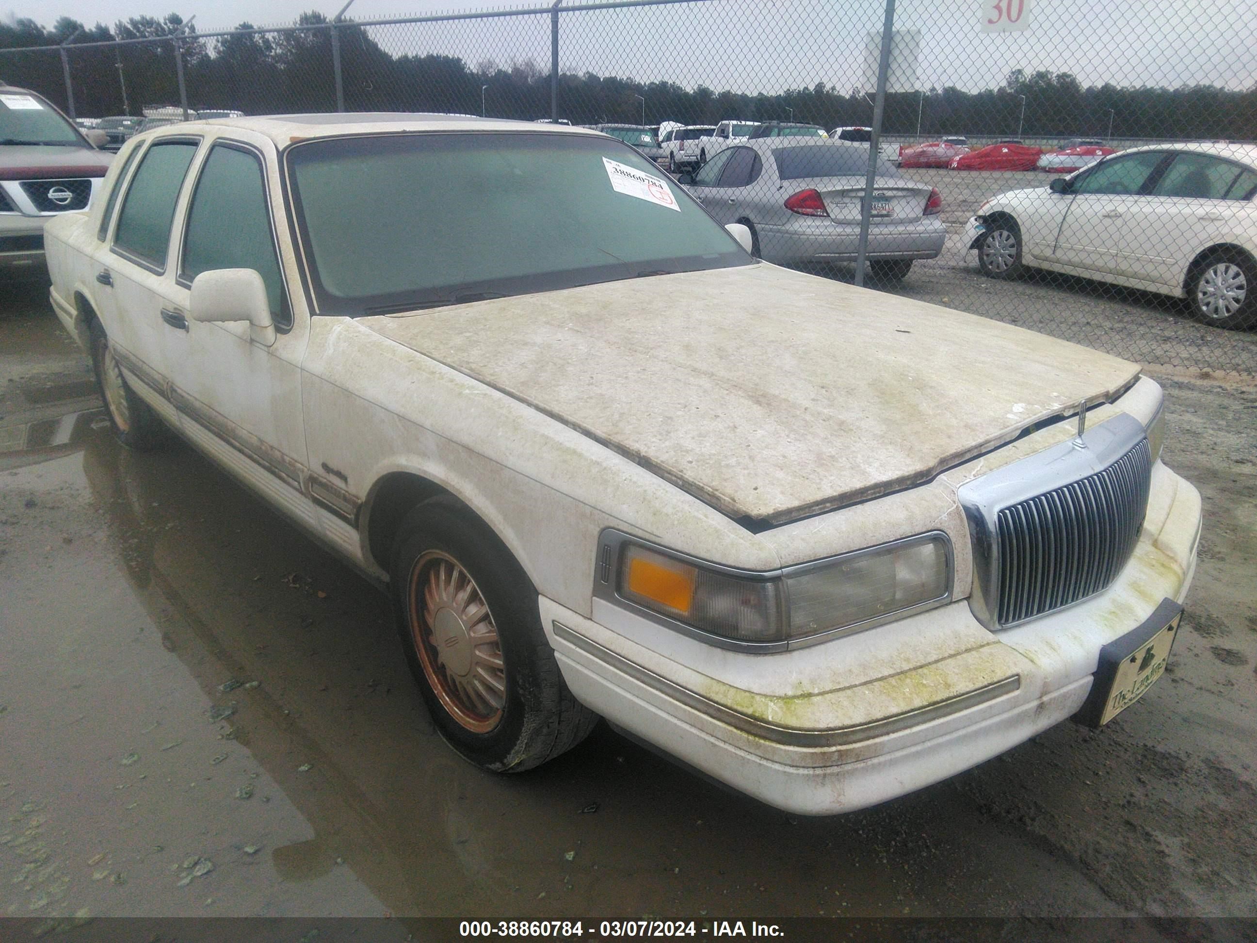 LINCOLN TOWN CAR 1997 1lnlm82w3vy741331