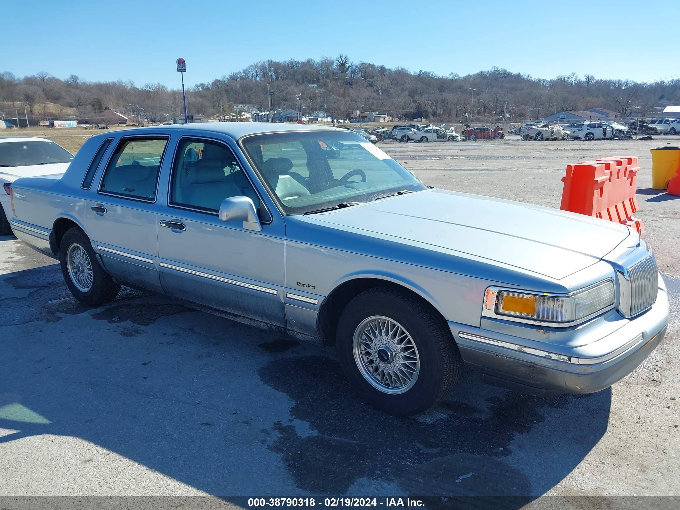 LINCOLN TOWN CAR 1997 1lnlm82w4vy629749