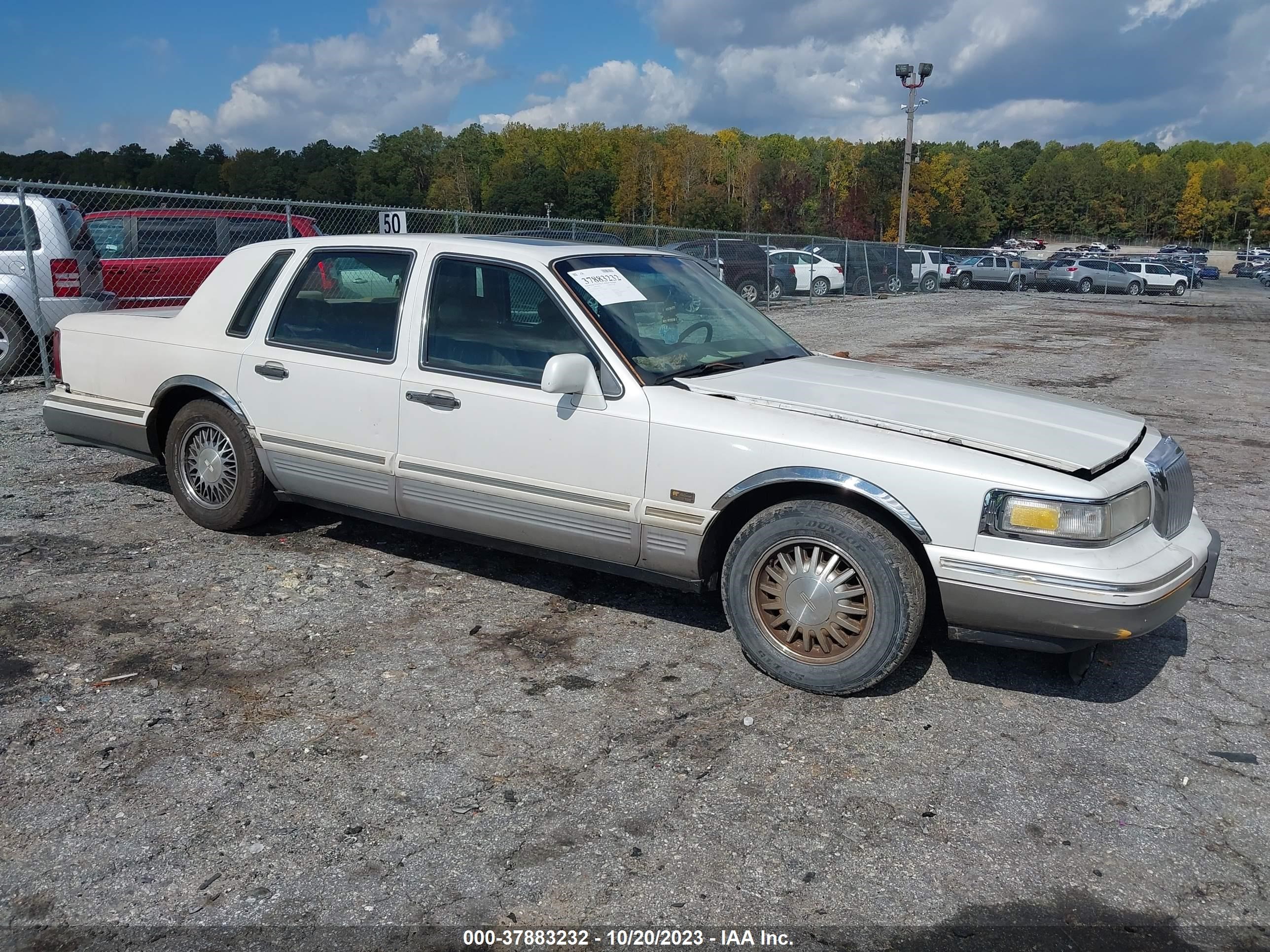 LINCOLN TOWN CAR 1997 1lnlm82w6vy677124