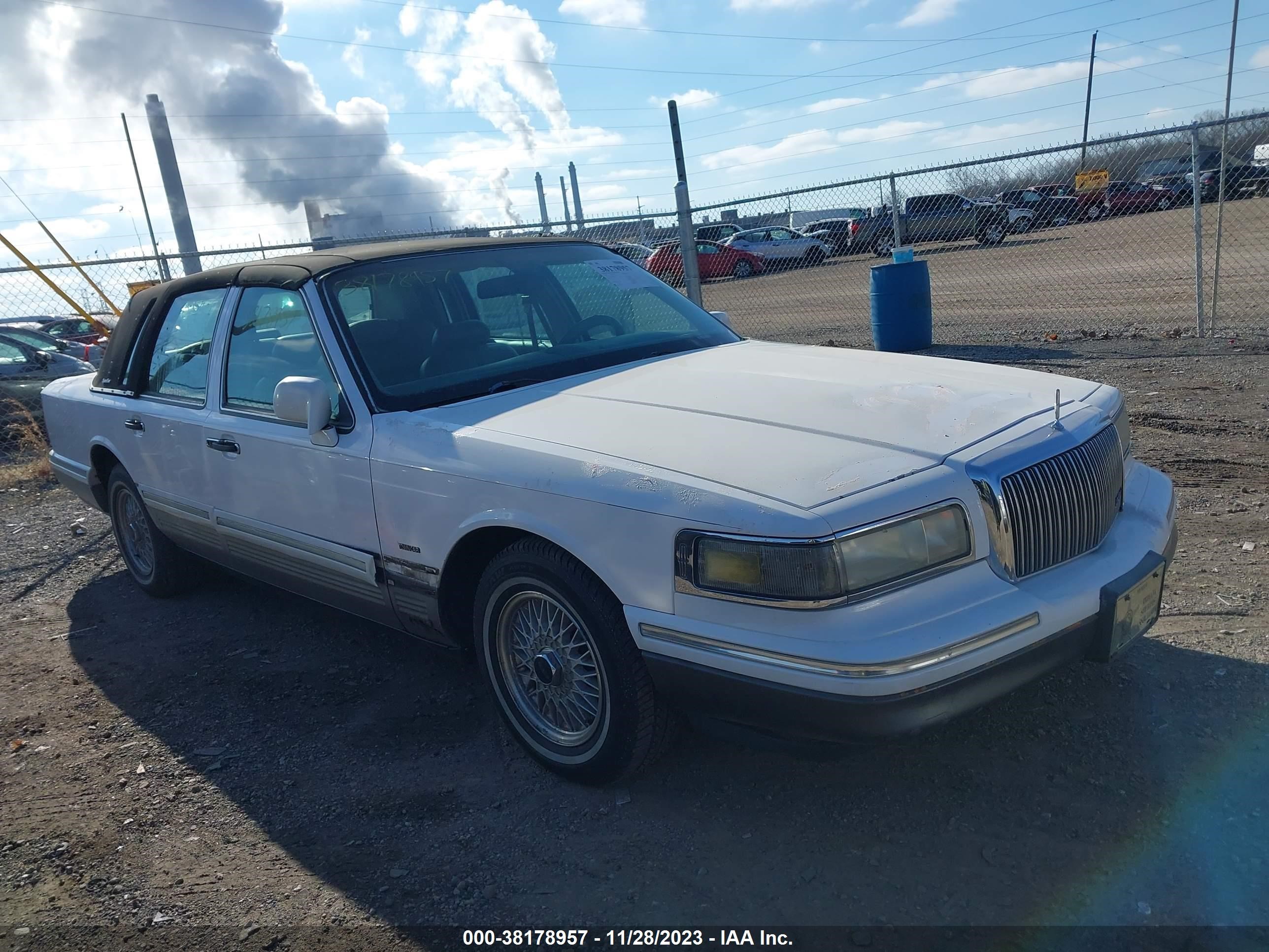 LINCOLN TOWN CAR 1996 1lnlm82w8ty623451