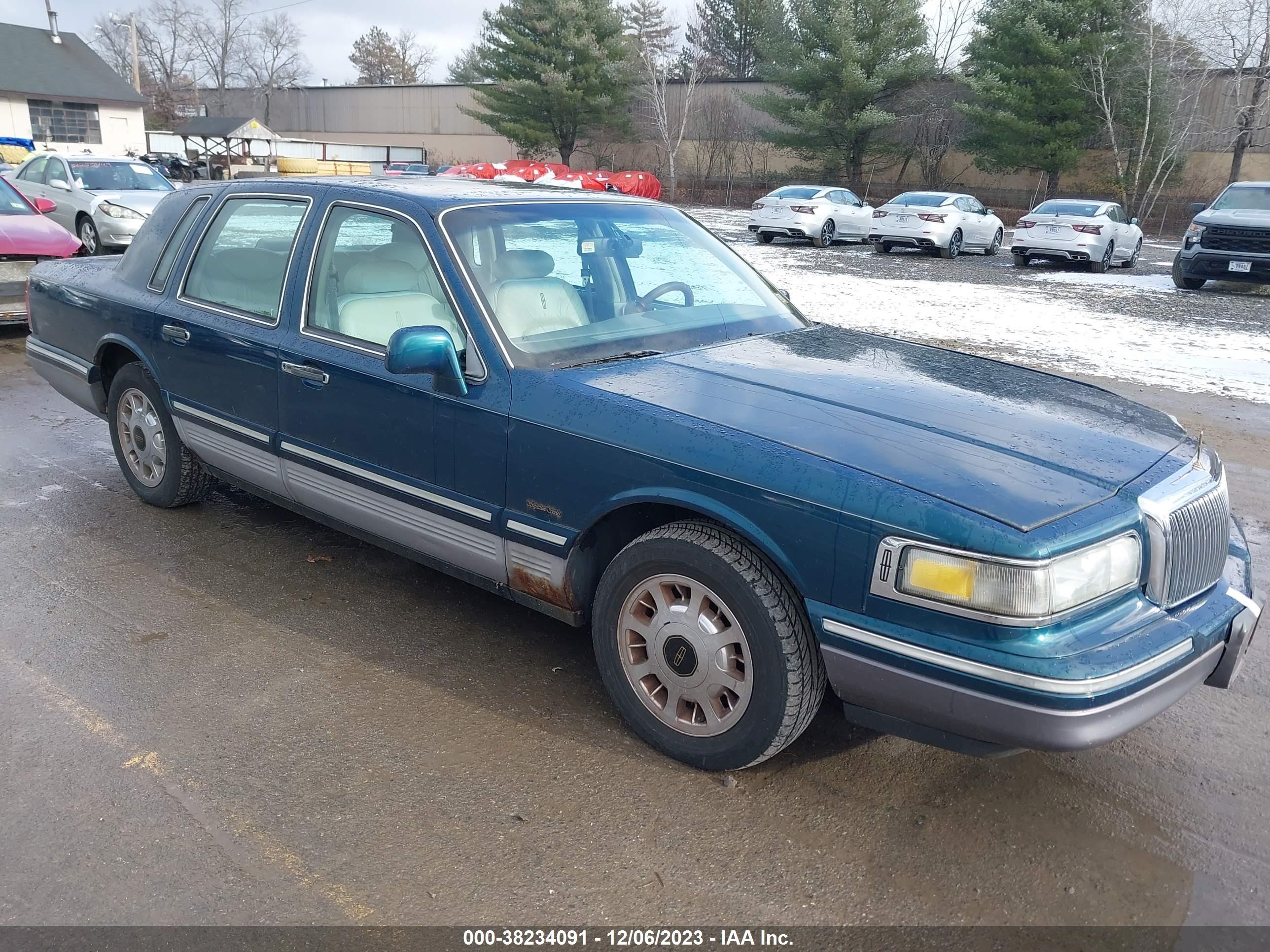 LINCOLN TOWN CAR 1997 1lnlm82w8vy746461