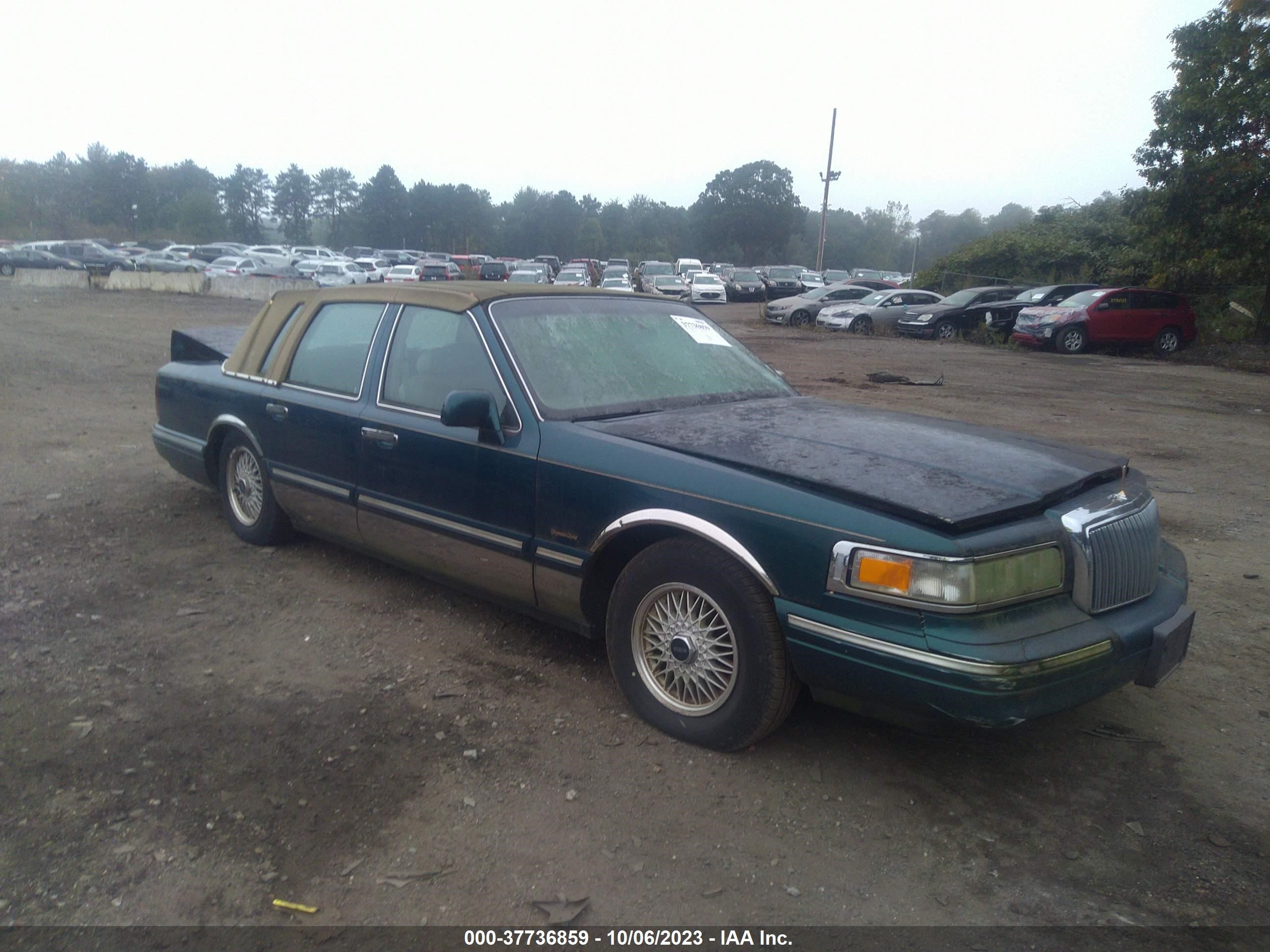 LINCOLN TOWN CAR 1997 1lnlm82w9vy660740