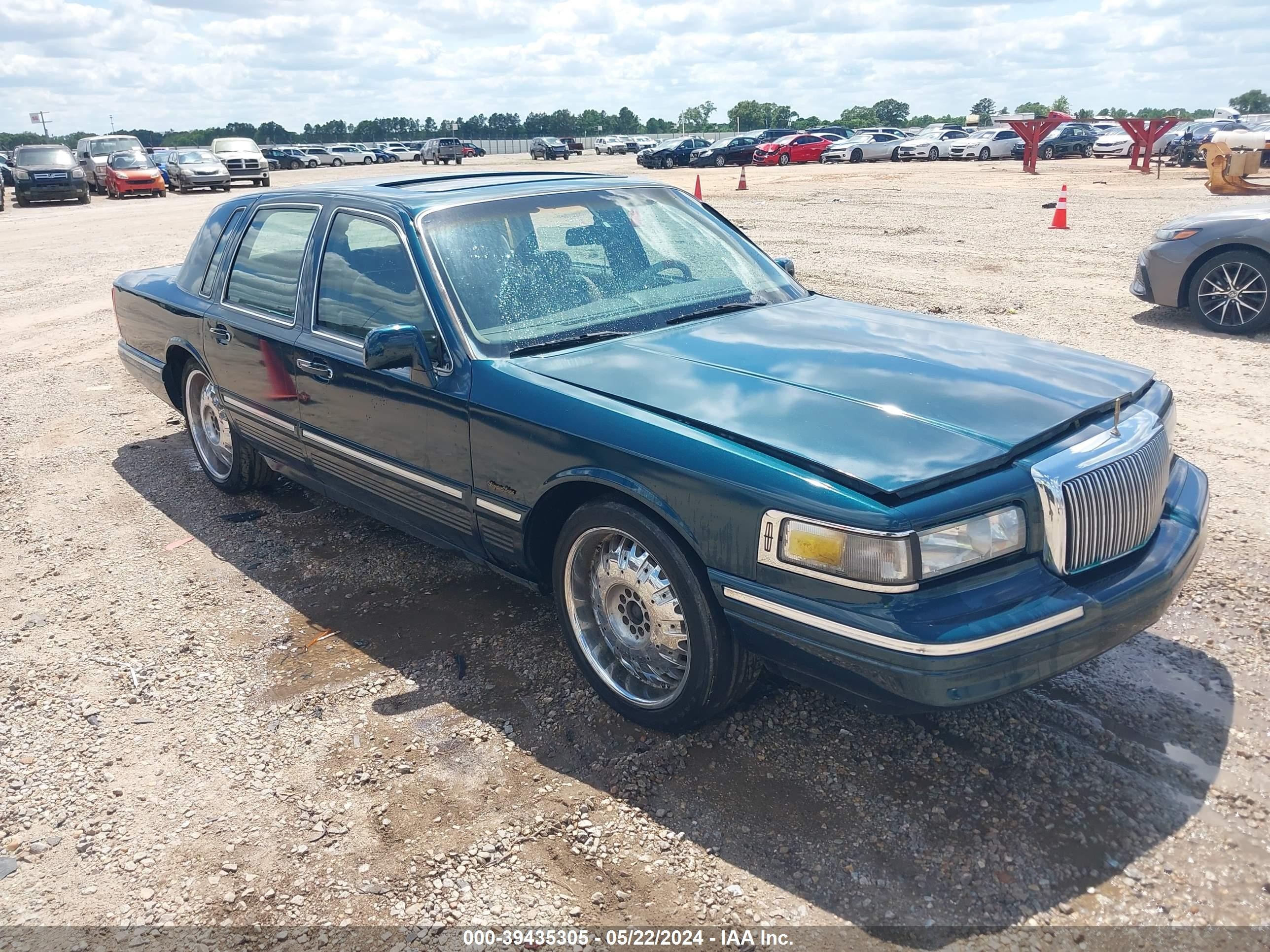 LINCOLN TOWN CAR 1997 1lnlm82w9vy733850