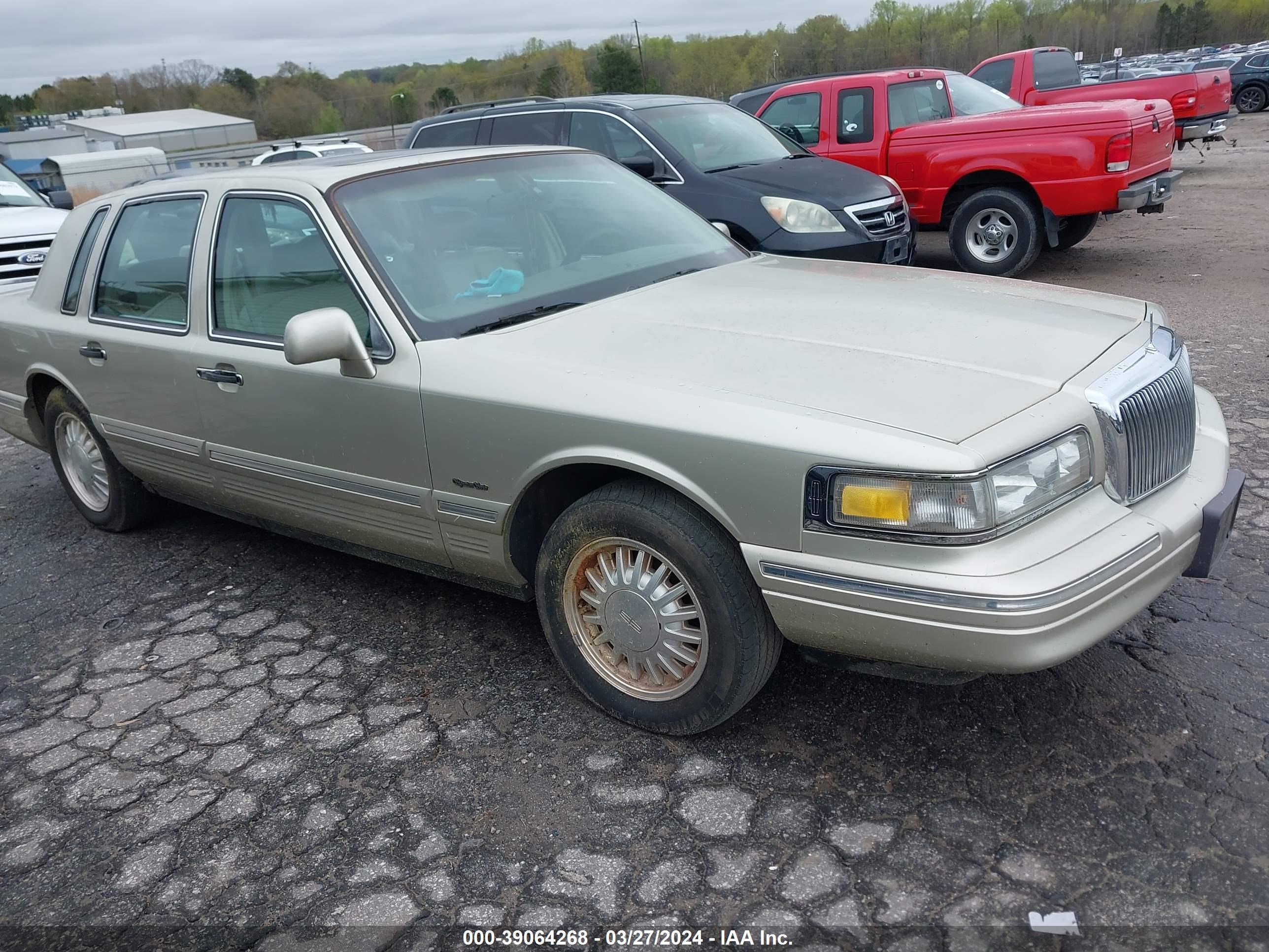 LINCOLN TOWN CAR 1997 1lnlm82w9vy744444