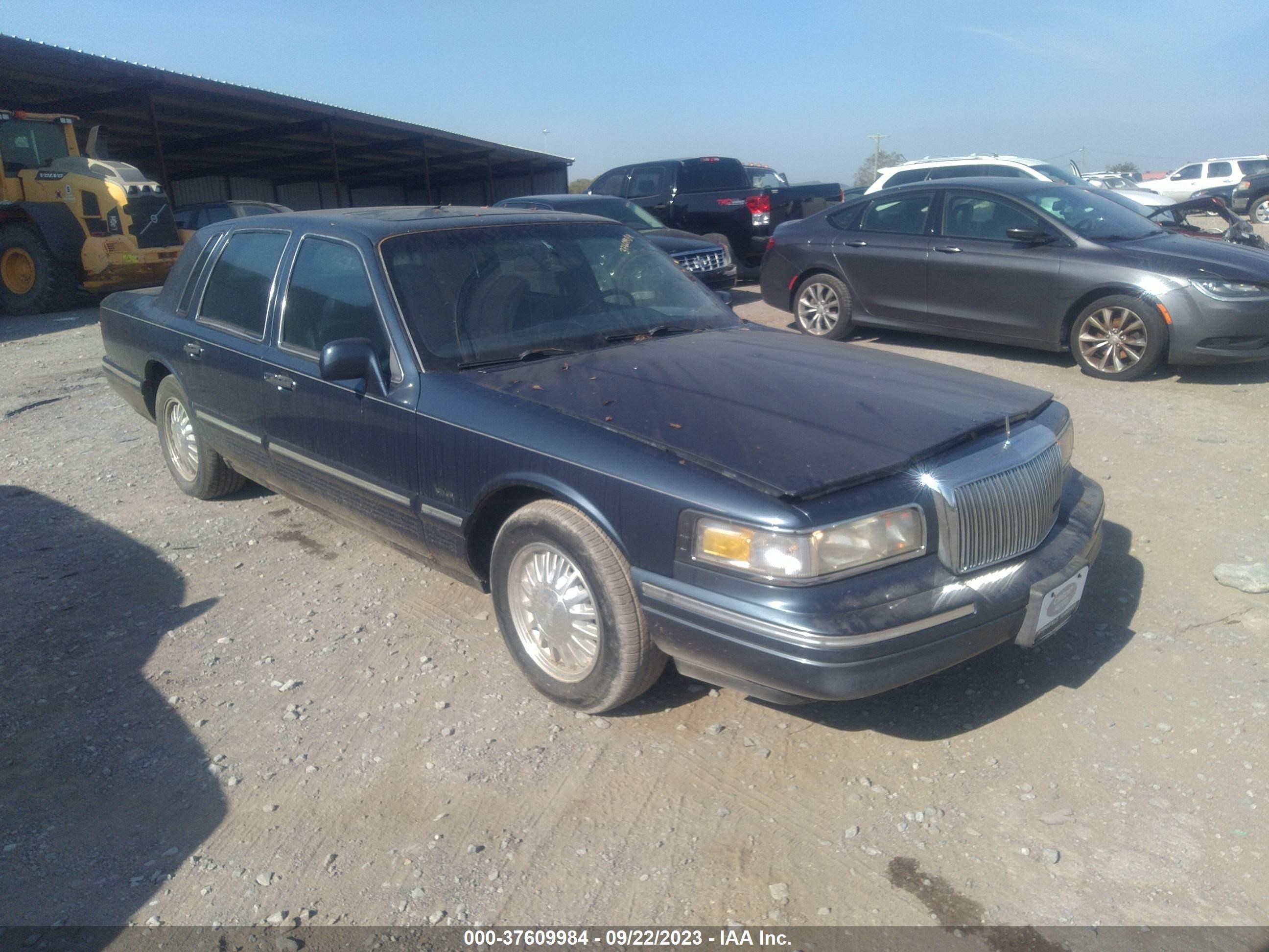 LINCOLN TOWN CAR 1996 1lnlm82wxty625475