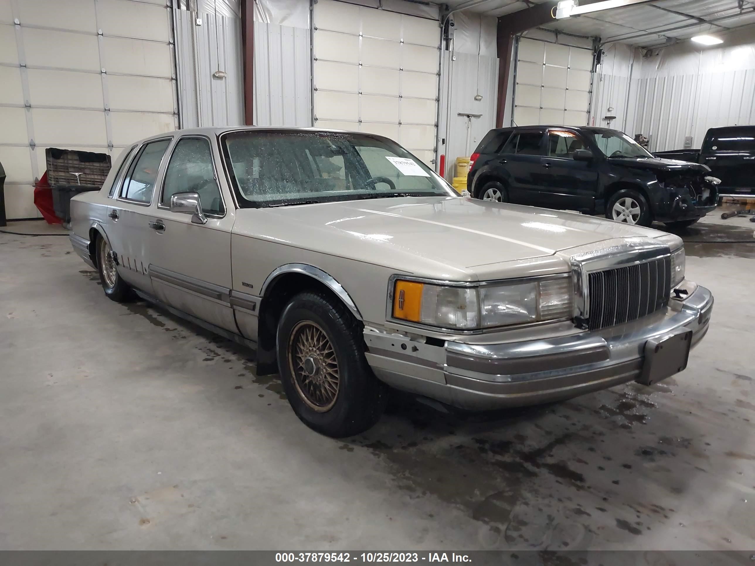 LINCOLN TOWN CAR 1990 1lnlm83f6ly710974