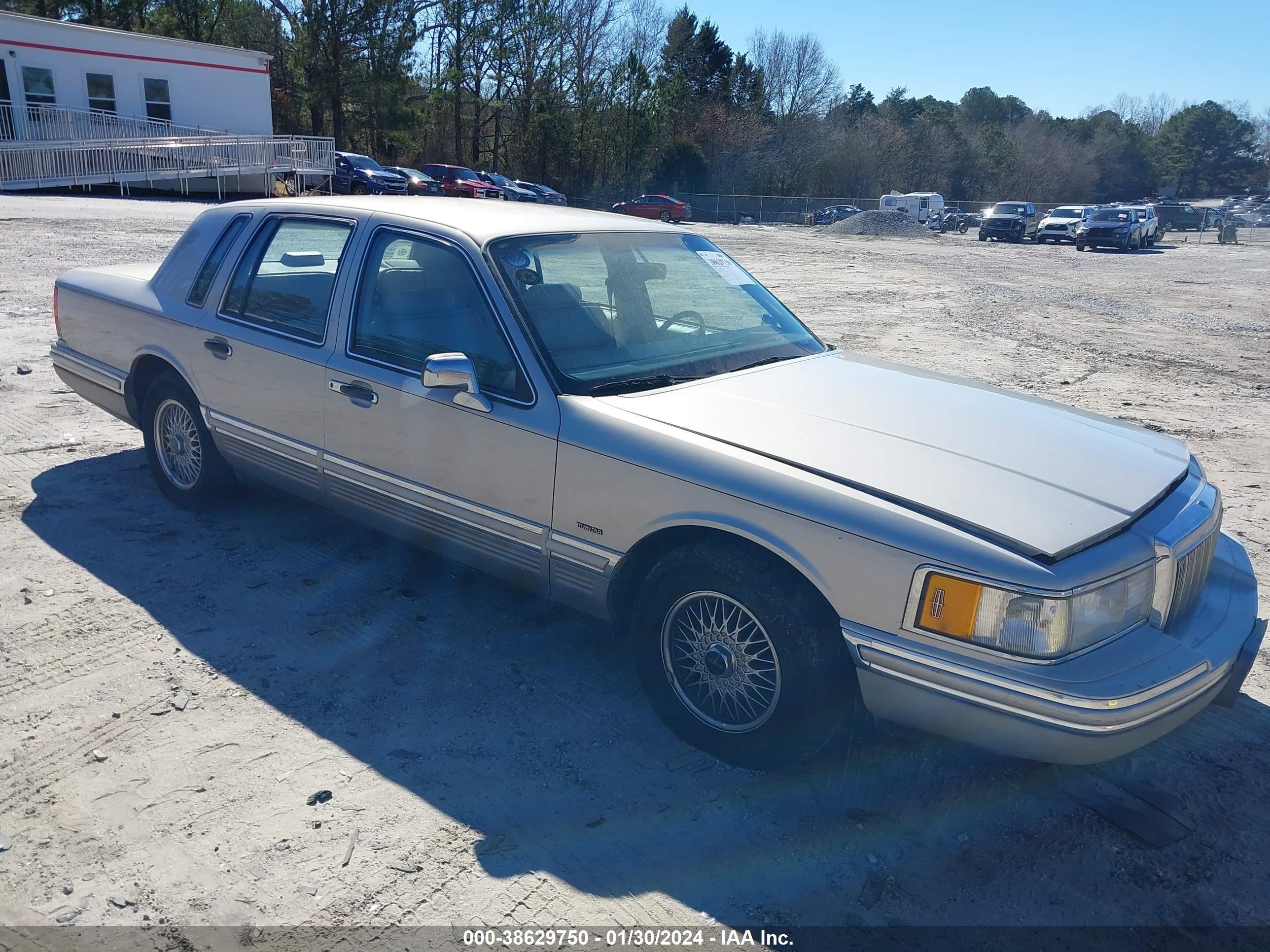 LINCOLN TOWN CAR 1992 1lnlm83w1ny677482