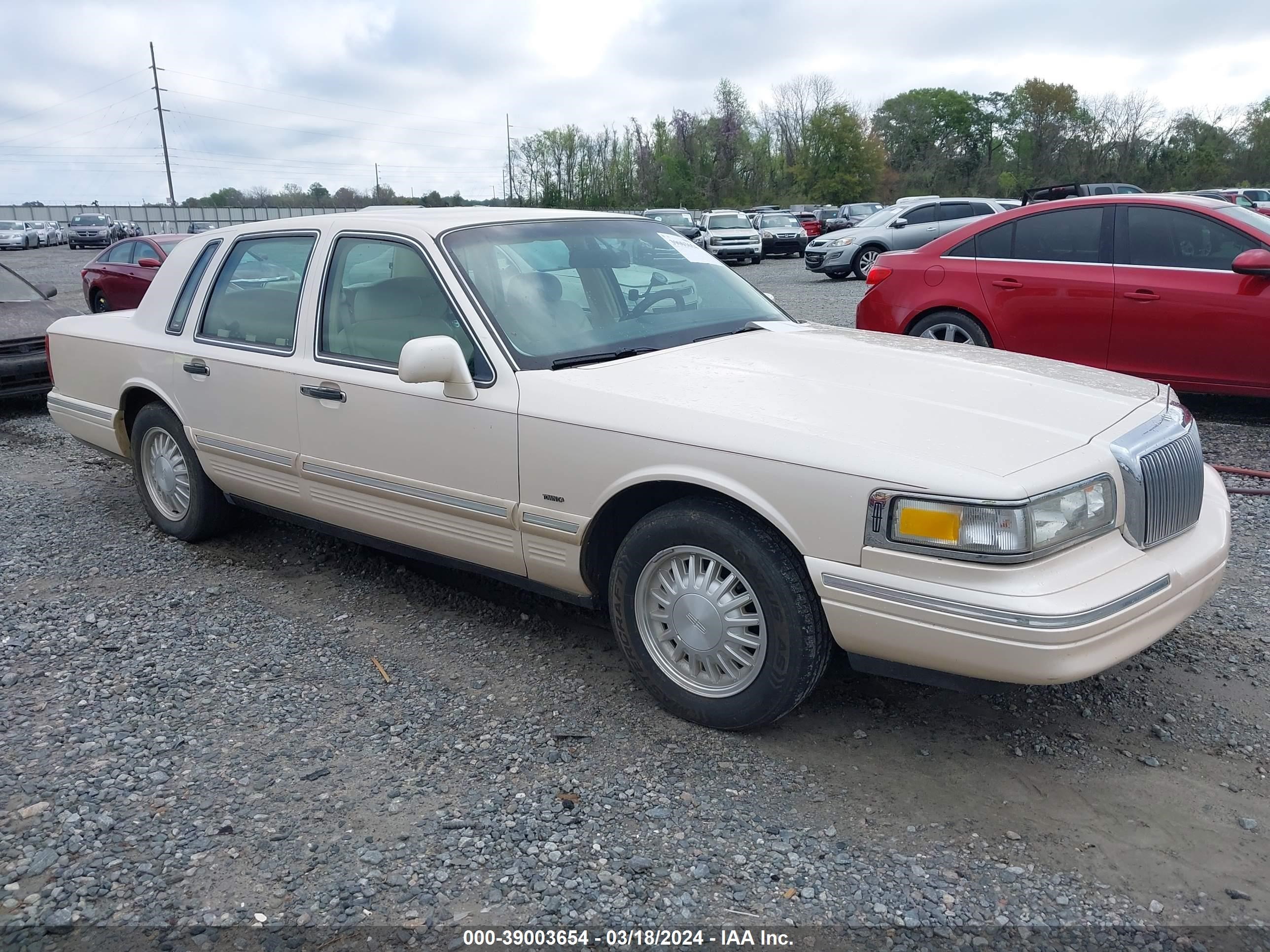 LINCOLN TOWN CAR 1996 1lnlm83w2ty694000