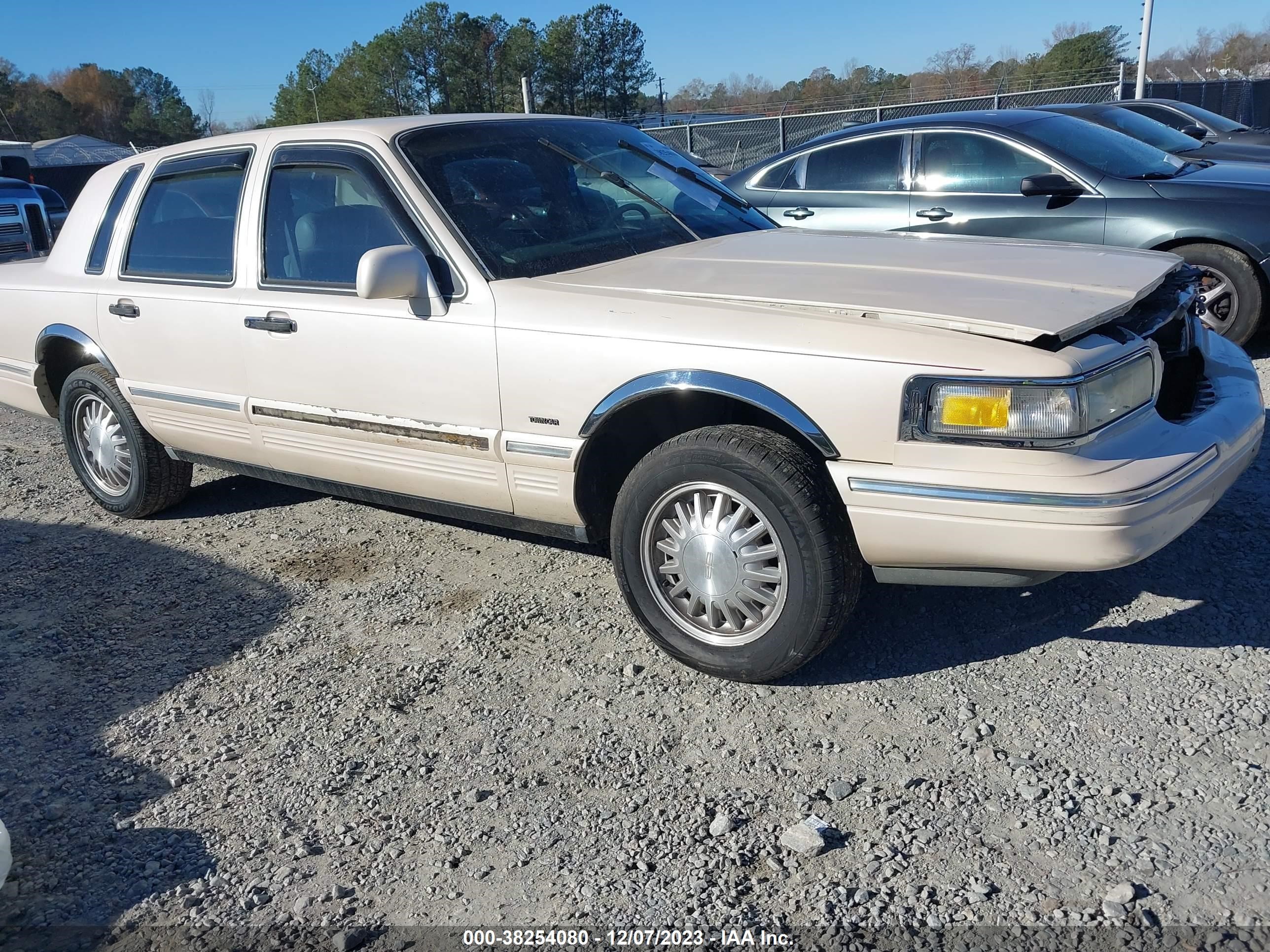 LINCOLN TOWN CAR 1995 1lnlm83w7sy635412