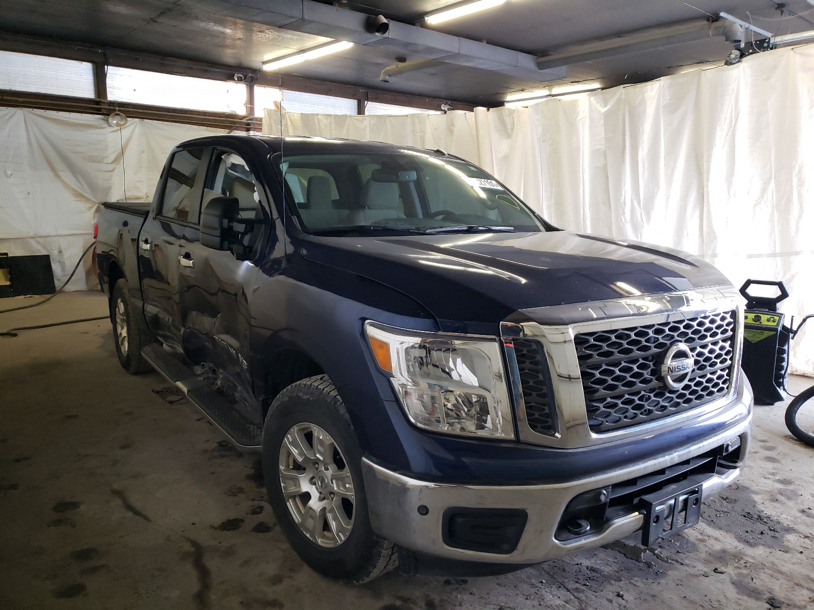 NISSAN TITAN SV 2018 1n6aa1e52jn551768