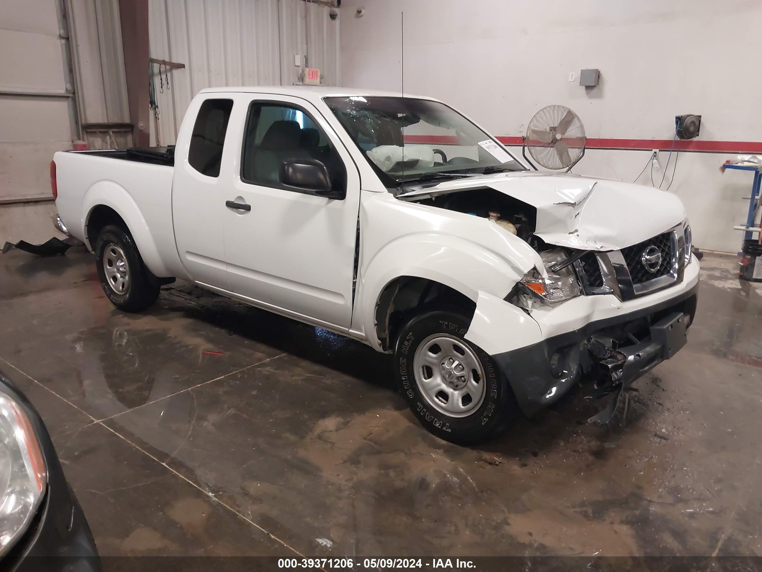 NISSAN NAVARA (FRONTIER) 2016 1n6bd0ct4gn744021