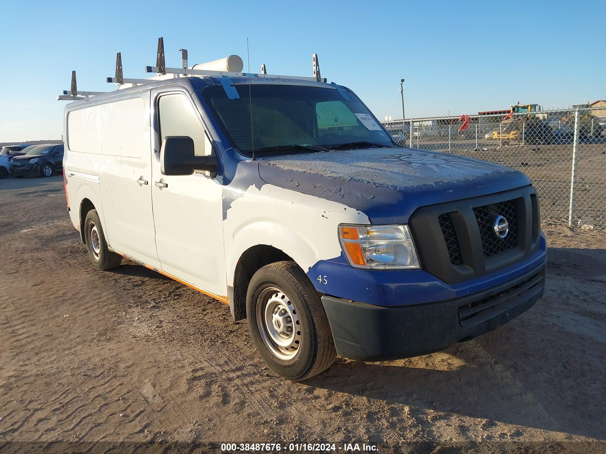 NISSAN NV 2017 1n6bf0km1hn801300