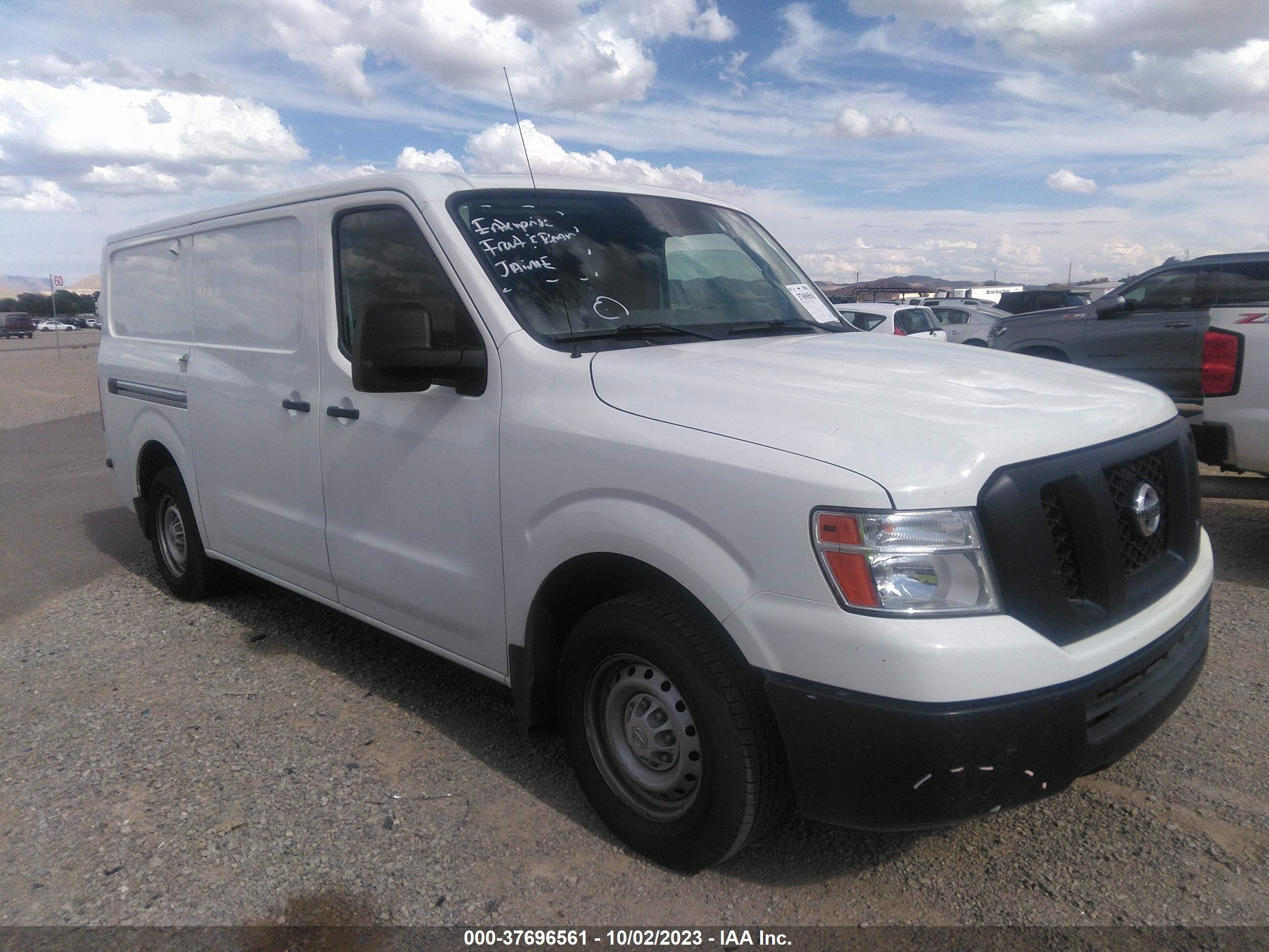 NISSAN NV 2018 1n6bf0km4jn818064