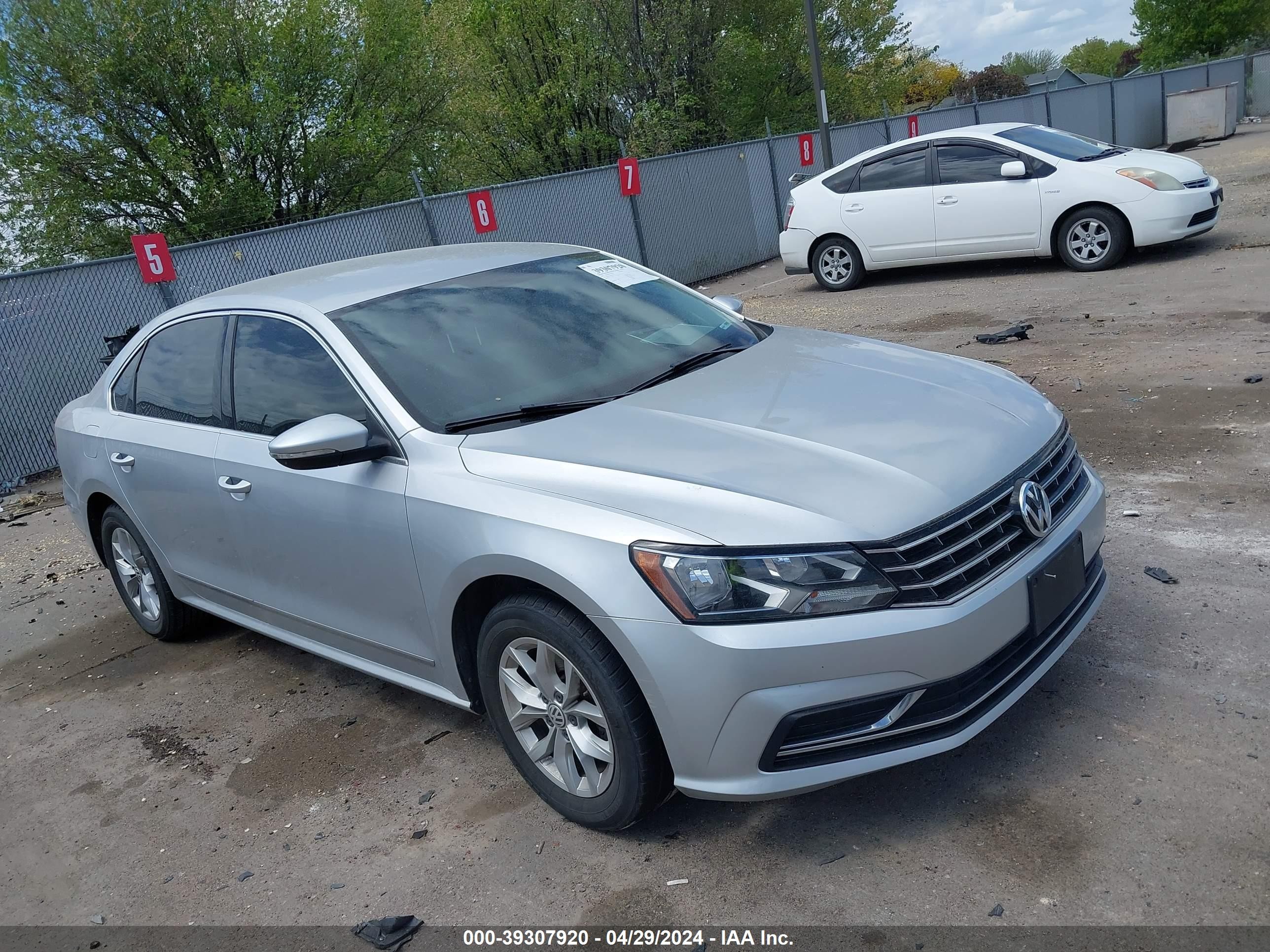 VOLKSWAGEN PASSAT 2016 1vwas7a30gc013577