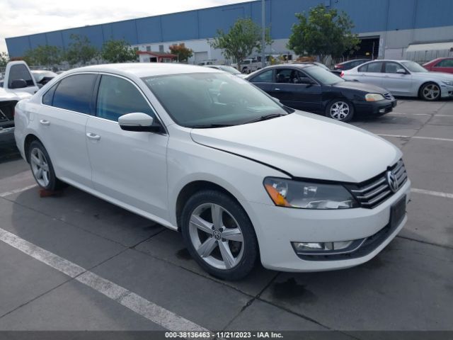 VOLKSWAGEN PASSAT 2015 1vwat7a31fc082547