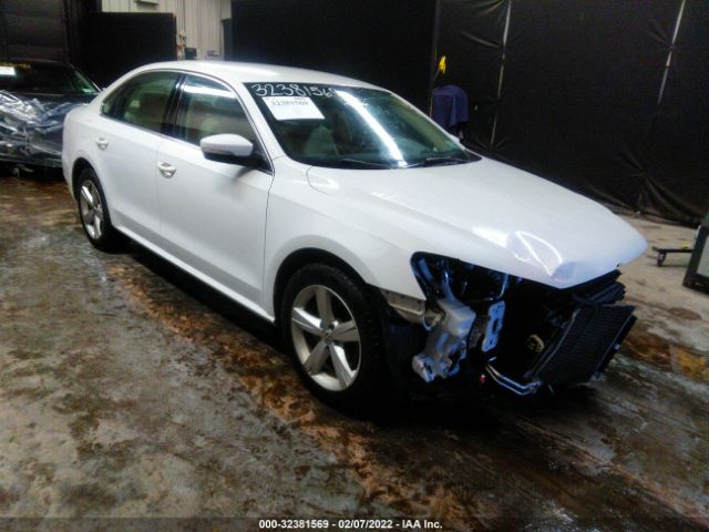 VOLKSWAGEN PASSAT 2015 1vwat7a31fc088476