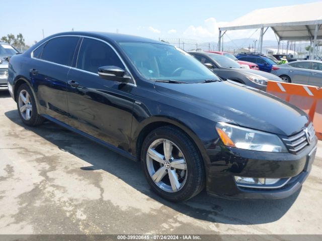 VOLKSWAGEN PASSAT 2015 1vwat7a32fc104572