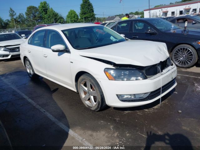 VOLKSWAGEN PASSAT 2015 1vwat7a32fc115247