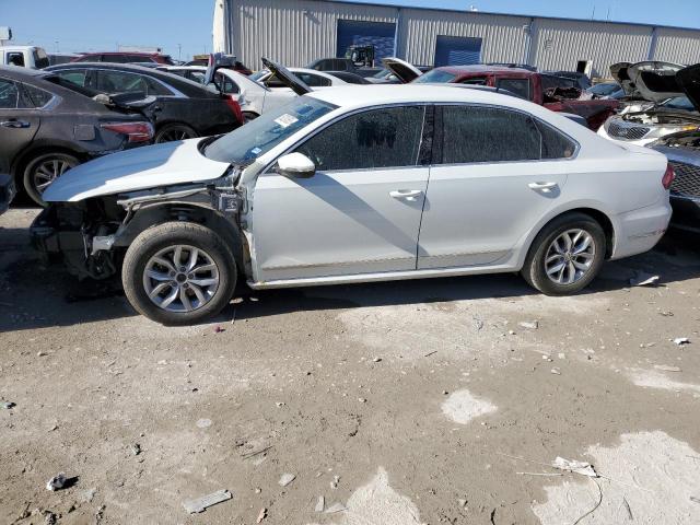 VOLKSWAGEN PASSAT 2017 1vwat7a32hc033554