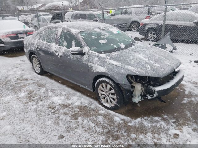 VOLKSWAGEN PASSAT 2015 1vwat7a33fc080444