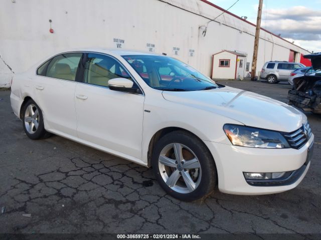 VOLKSWAGEN PASSAT 2015 1vwat7a34fc107702