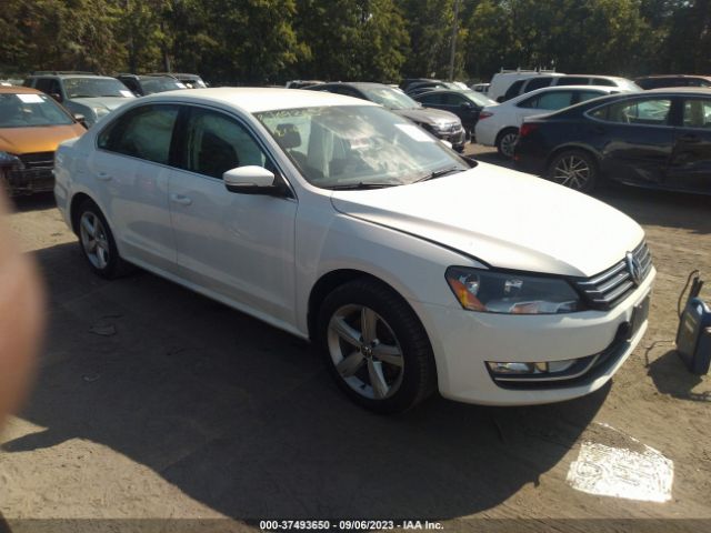 VOLKSWAGEN PASSAT 2015 1vwat7a35fc075052