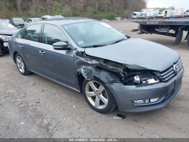 VOLKSWAGEN PASSAT 2015 1vwat7a37fc105460