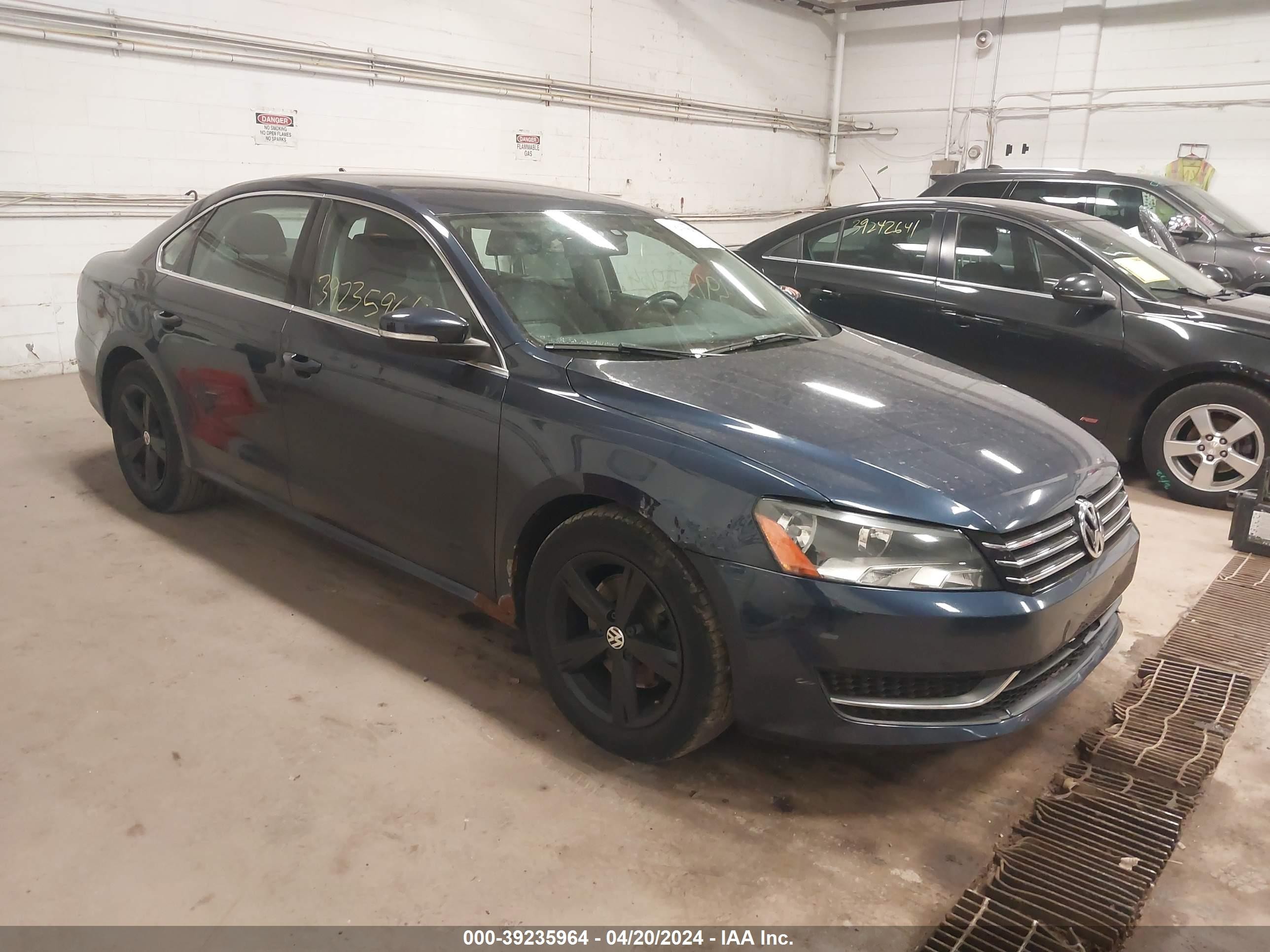 VOLKSWAGEN PASSAT 2013 1vwbh7a37dc102576