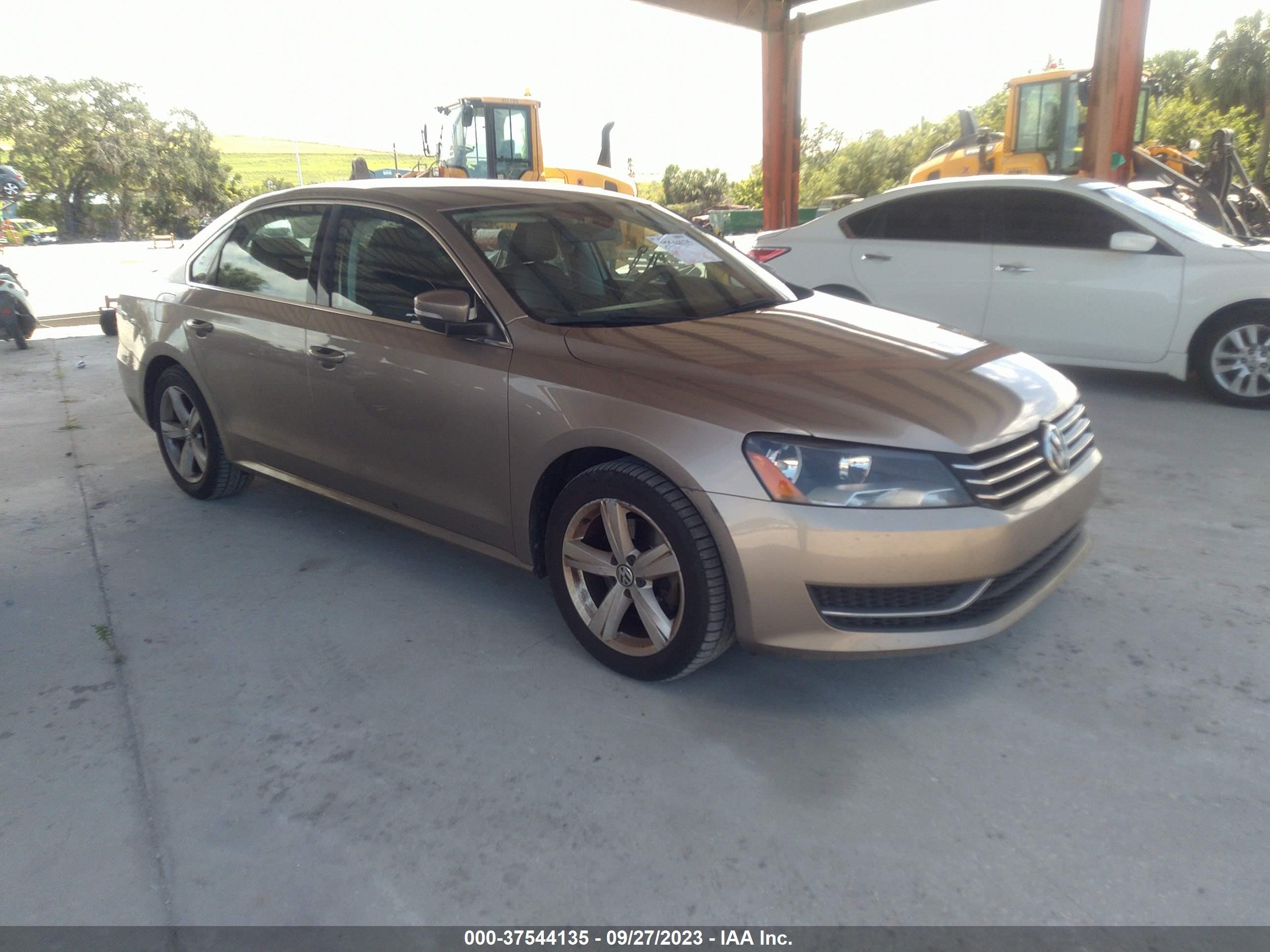 VOLKSWAGEN PASSAT 2015 1vwbs7a33fc035169