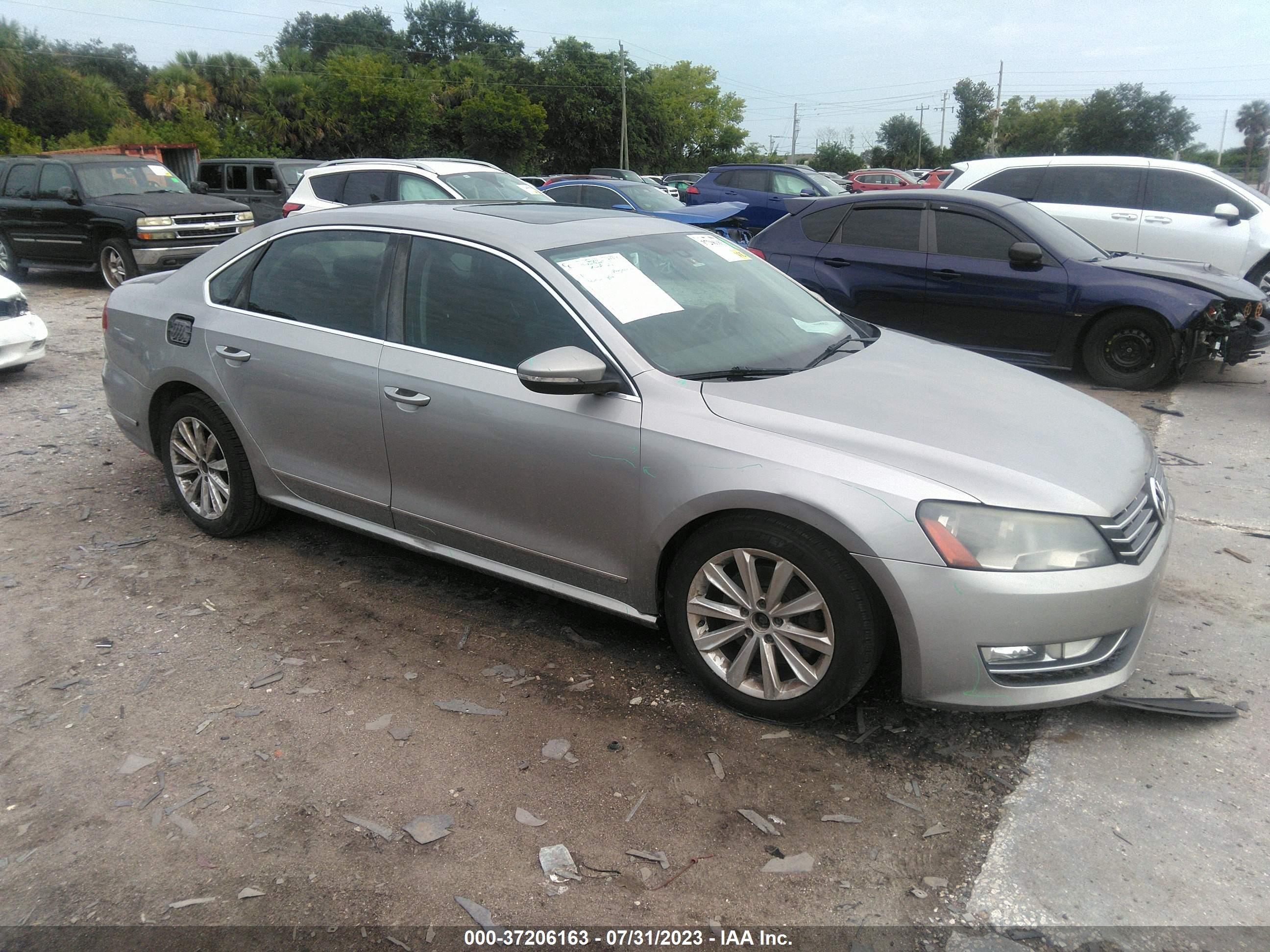 VOLKSWAGEN PASSAT 2012 1vwch7a30cc003584