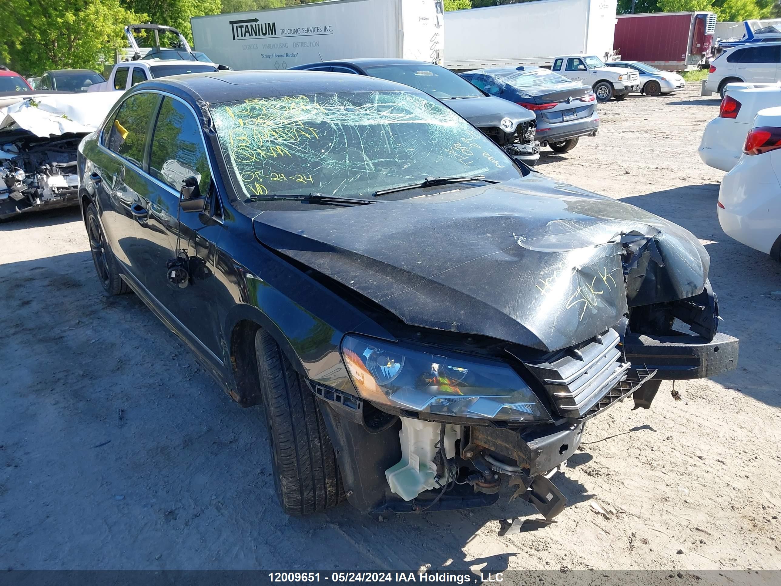 VOLKSWAGEN PASSAT 2013 1vwch7a32dc105051