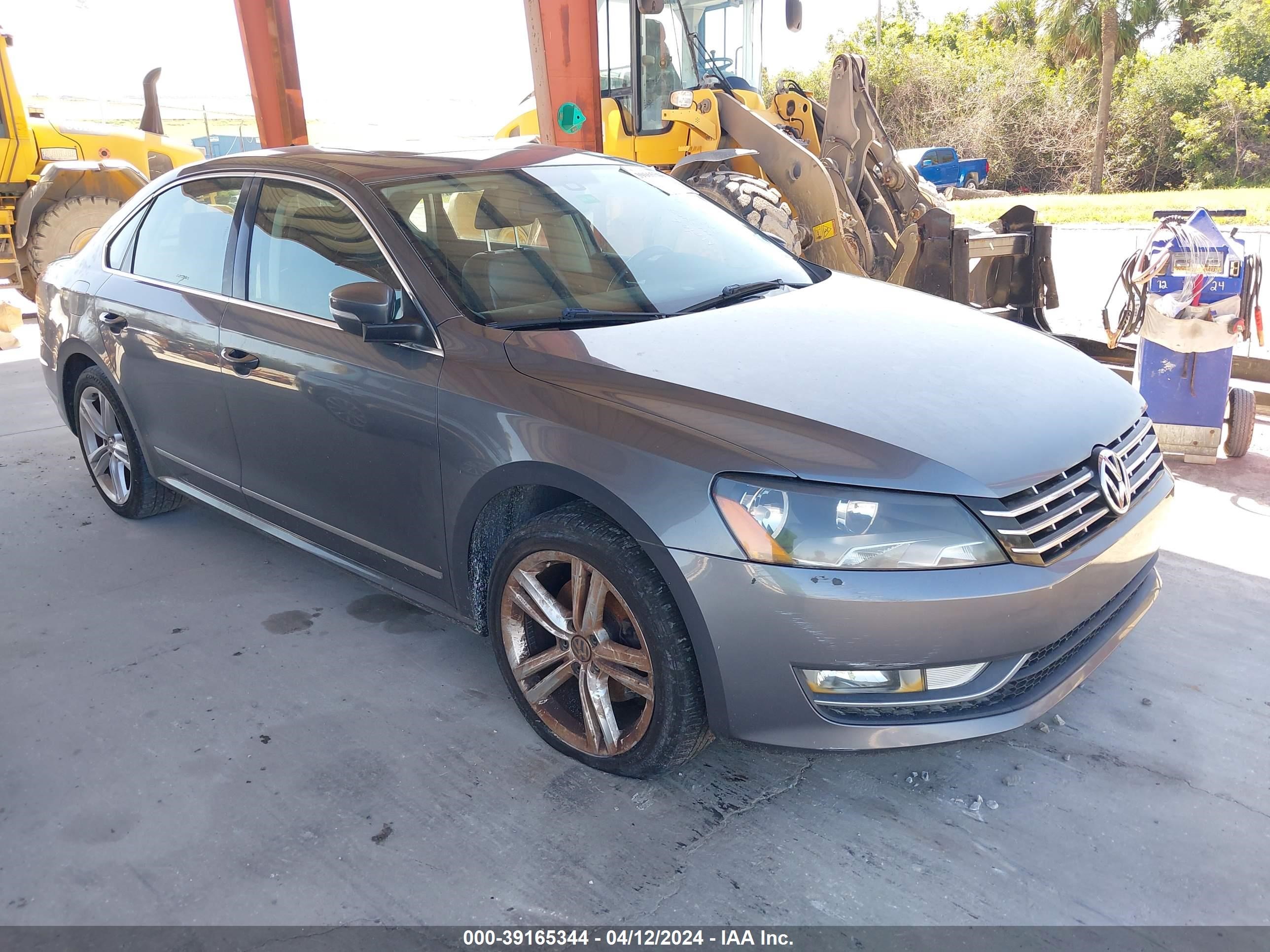 VOLKSWAGEN PASSAT 2014 1vwcs7a35ec062635