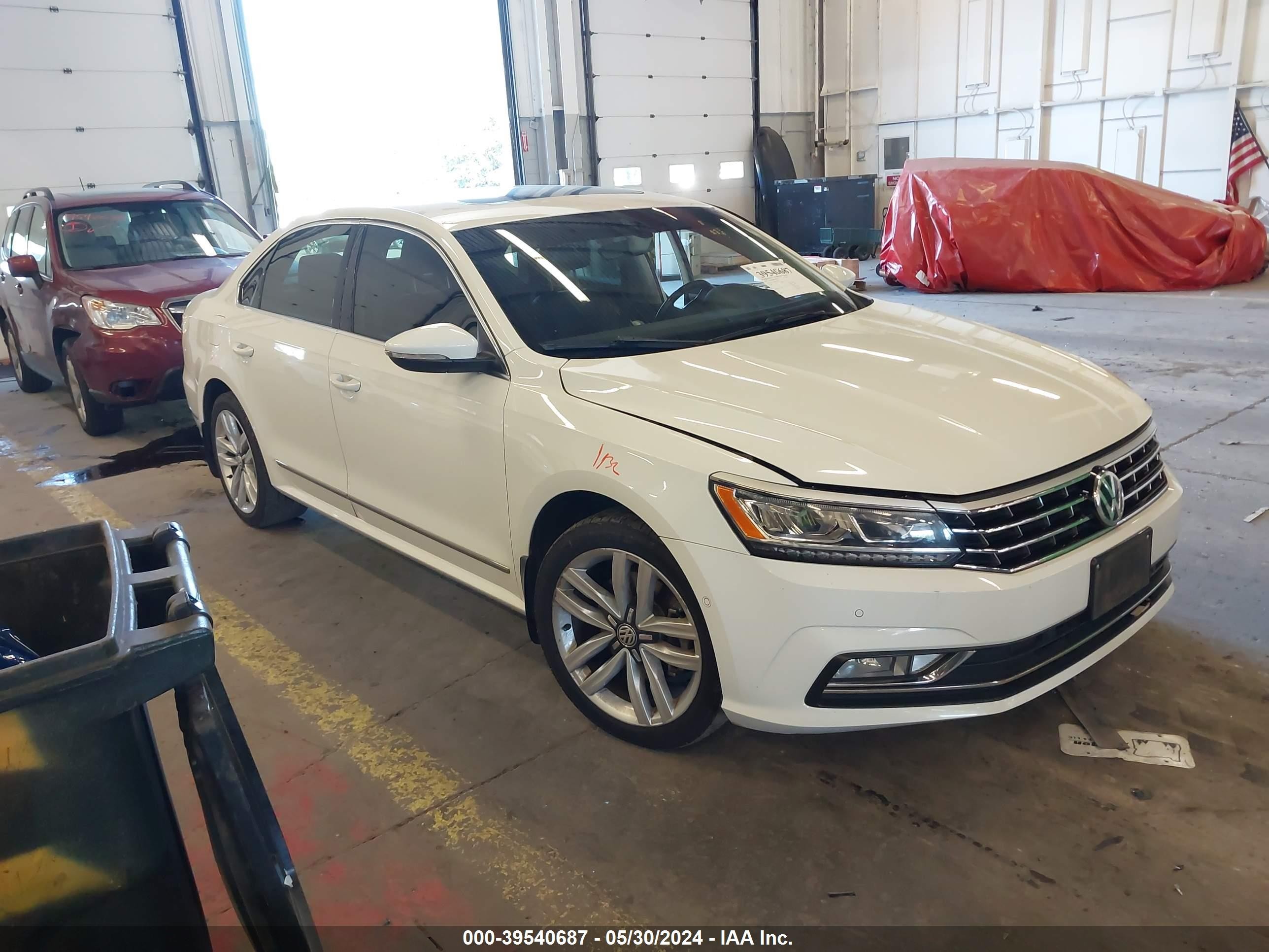 VOLKSWAGEN PASSAT 2017 1vwct7a35hc032696